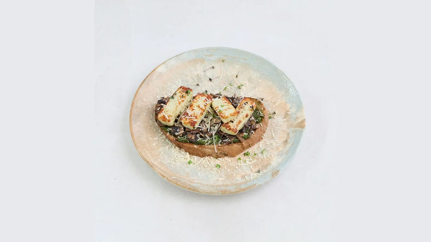 توست حلومي فطر بيستو