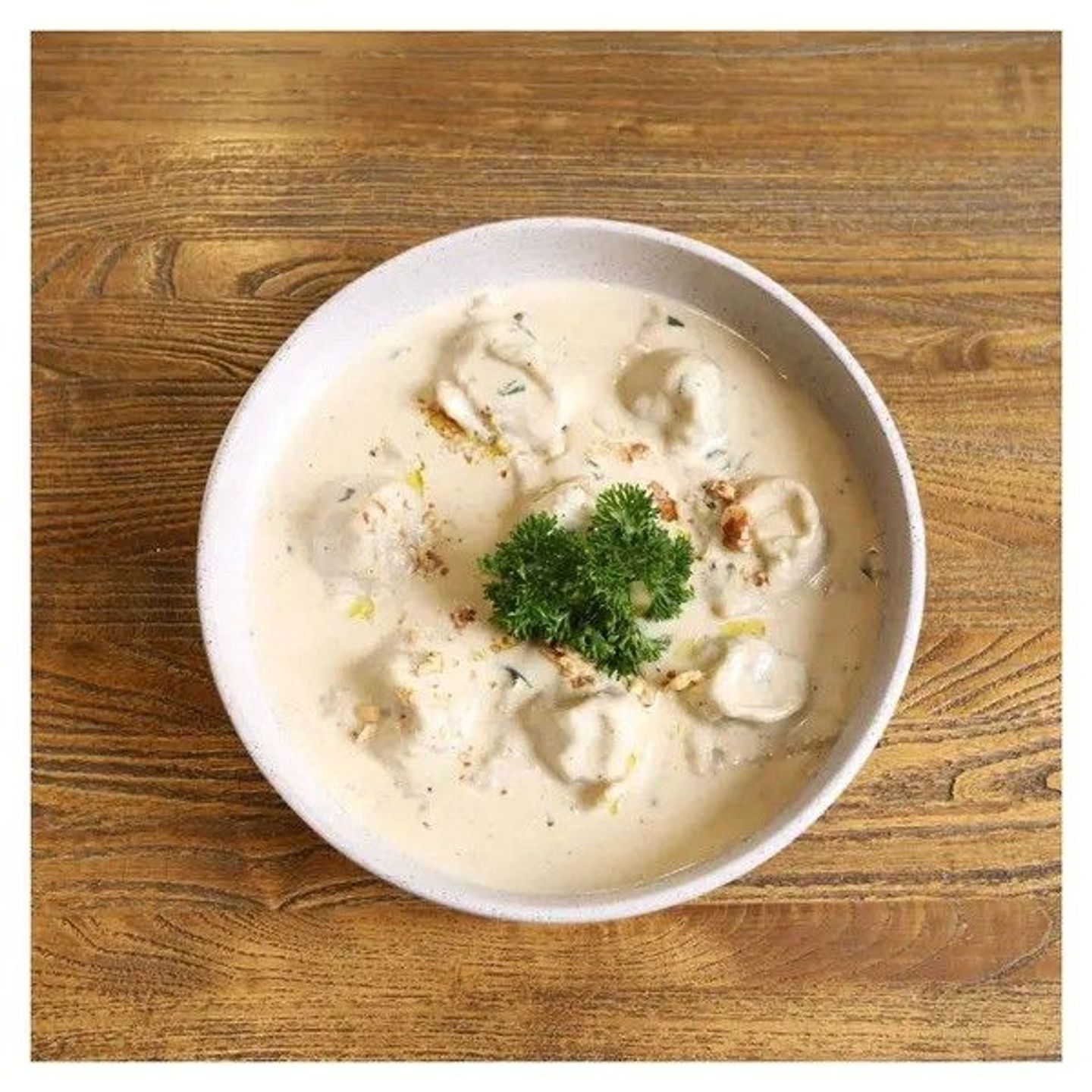 Ravioli Di Ricotta E Spinach In Salsa Di Noci