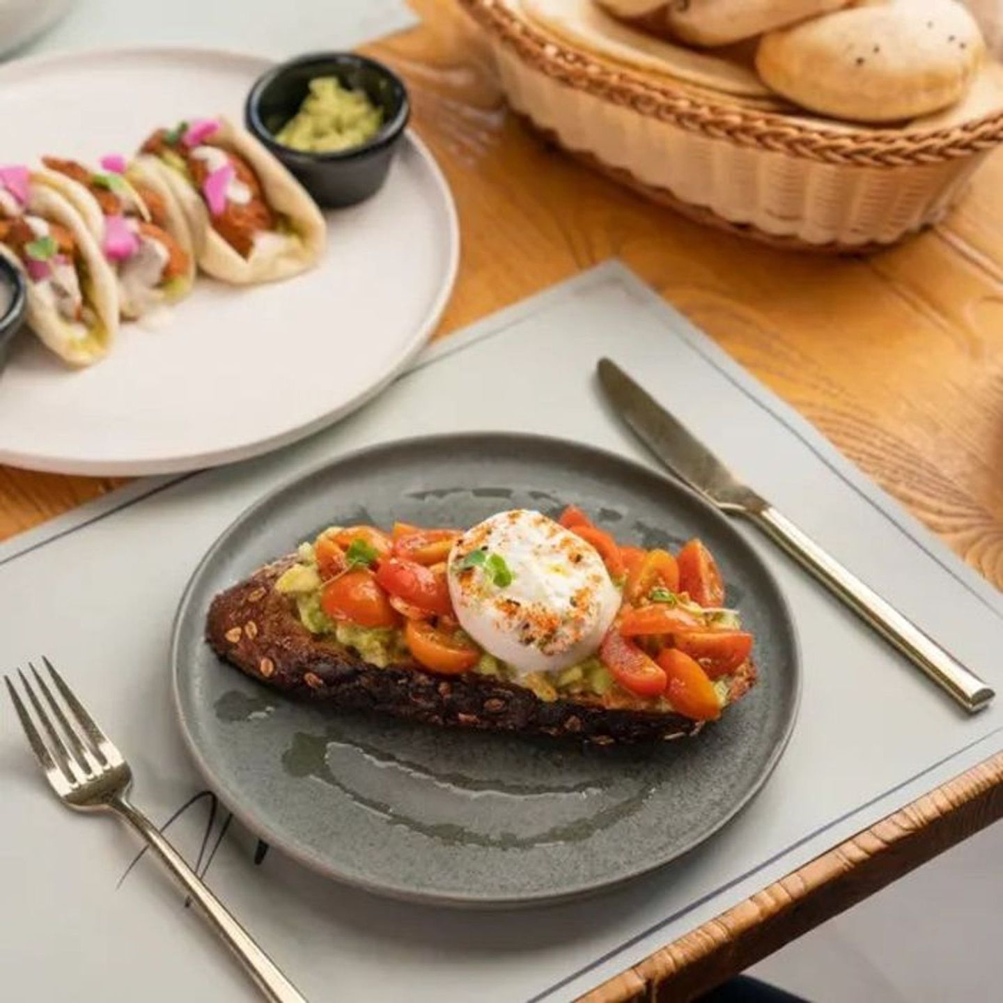 Burrata Avocado Brusketa