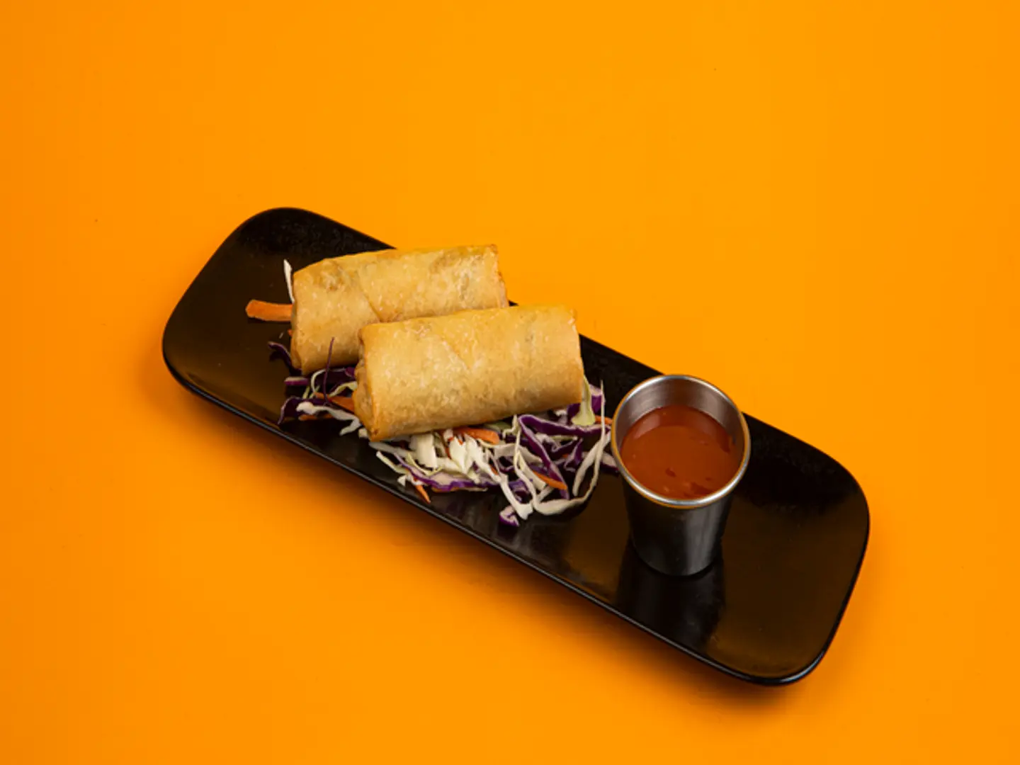 لفائف الربيع الآسيوية بالدجاج قطعتين