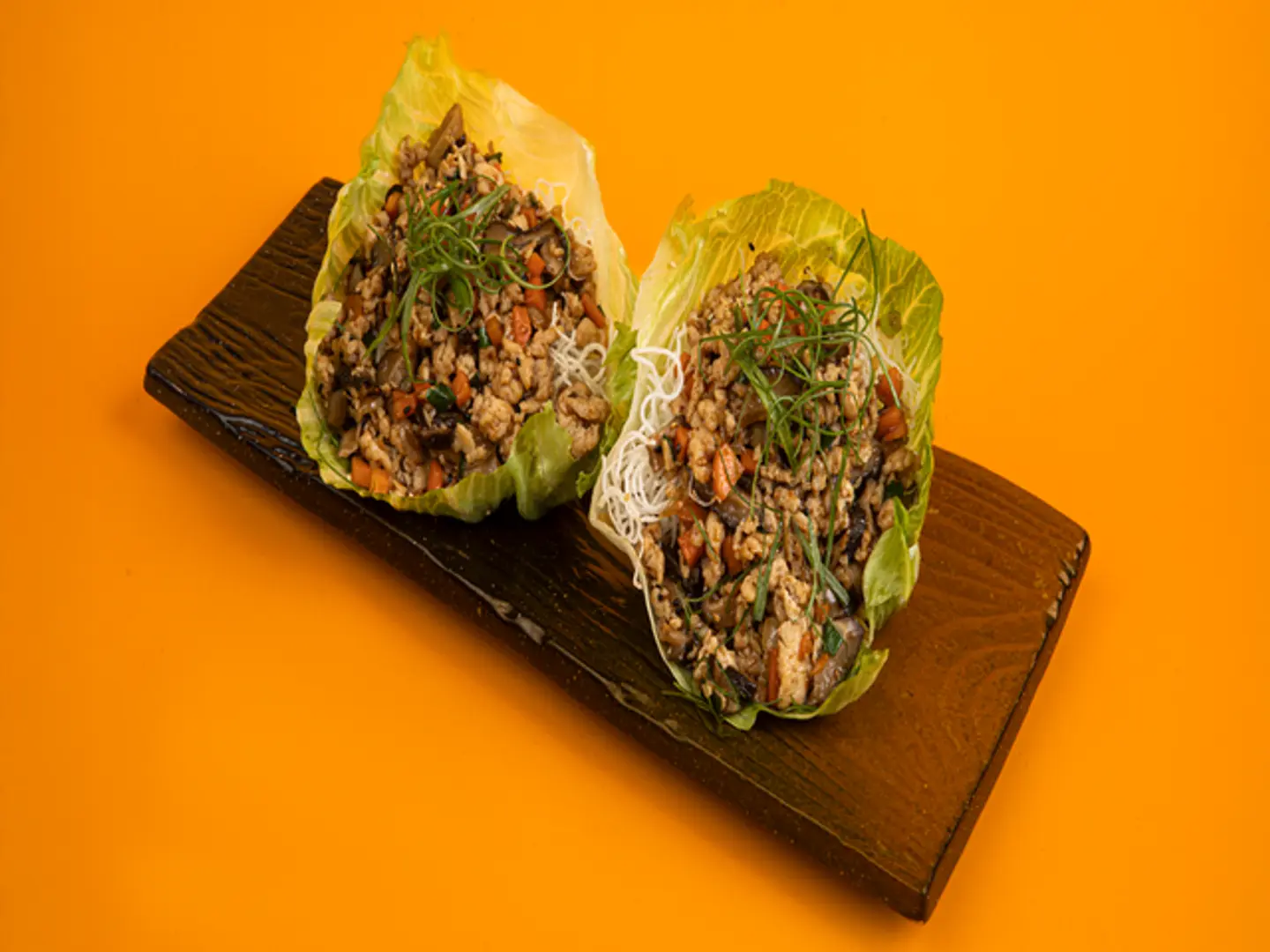 لفائف الخس بالدجاج