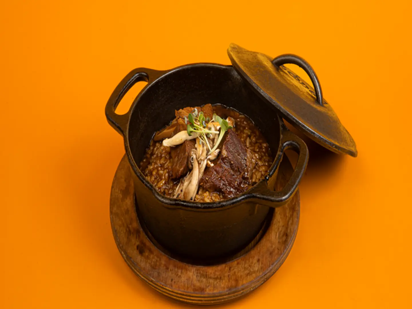 أرز الفطر مع الاضلاع