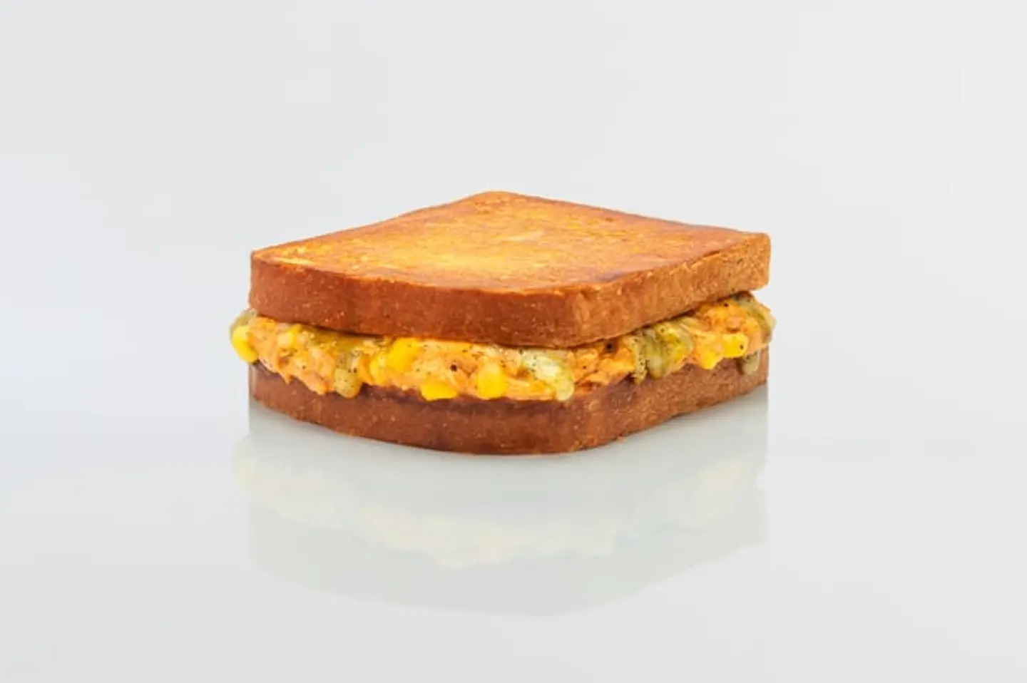 تونا سبايسي شقراء