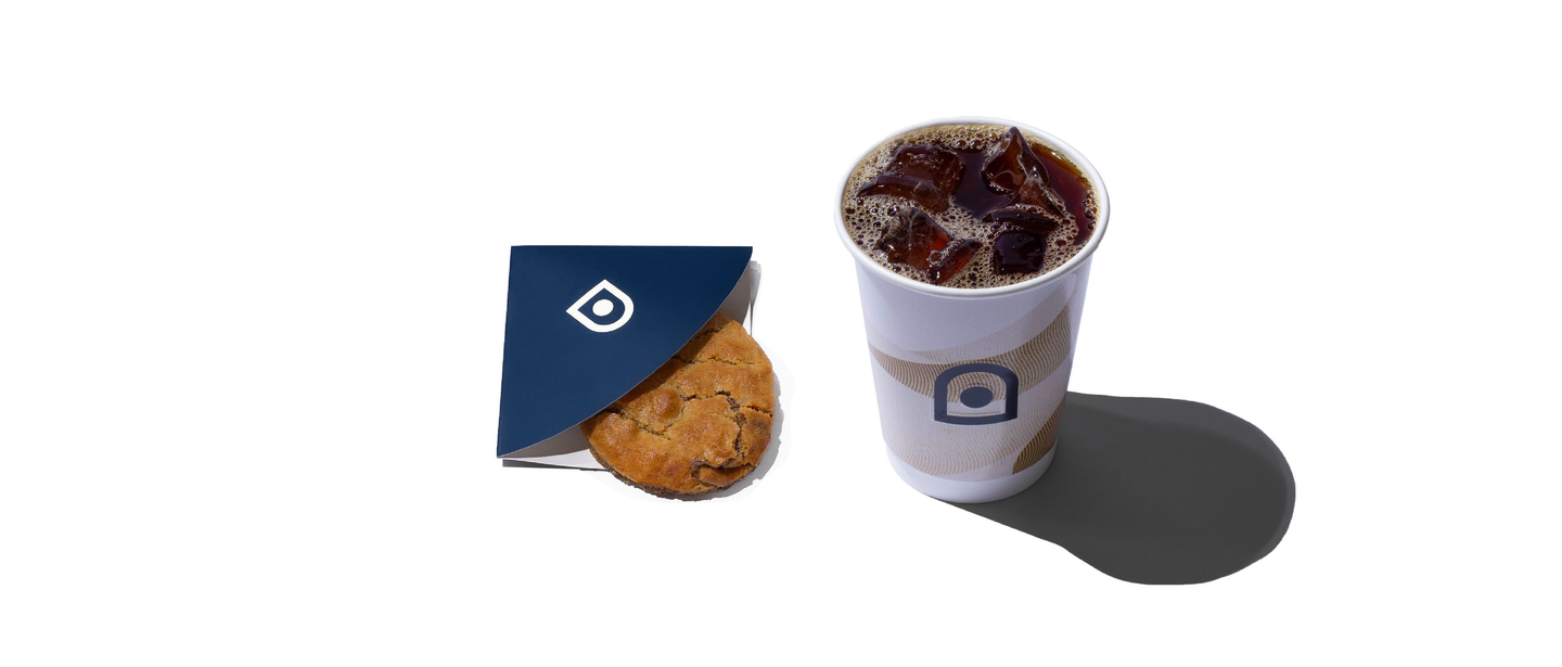 قهوة مقطرة وكوكيز