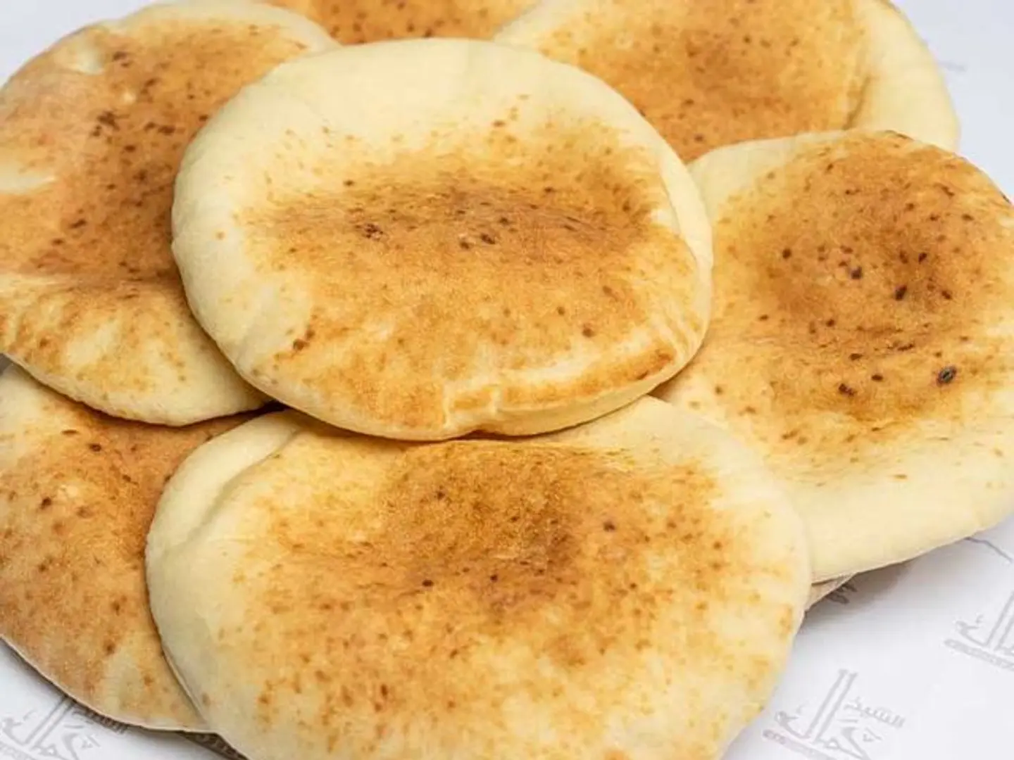 حبتين رغيف عيش