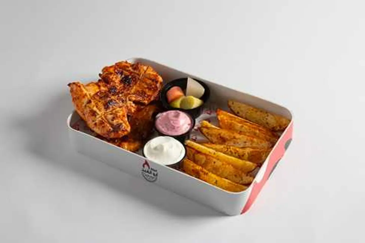 وجبة فروج كامل مخلي مع بطاطا ويدجز