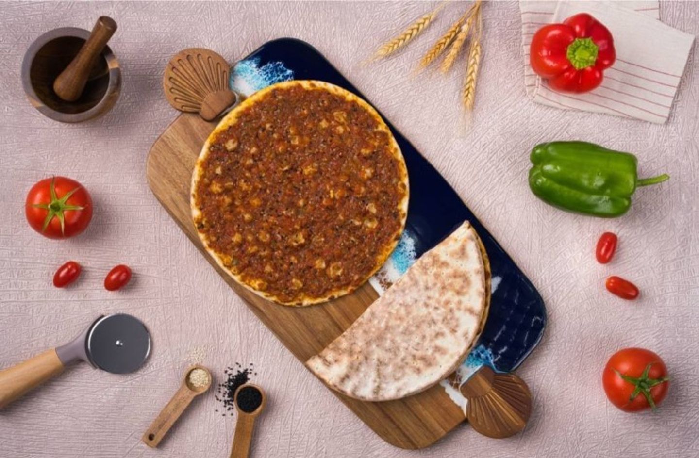 منقوشة محمرة
