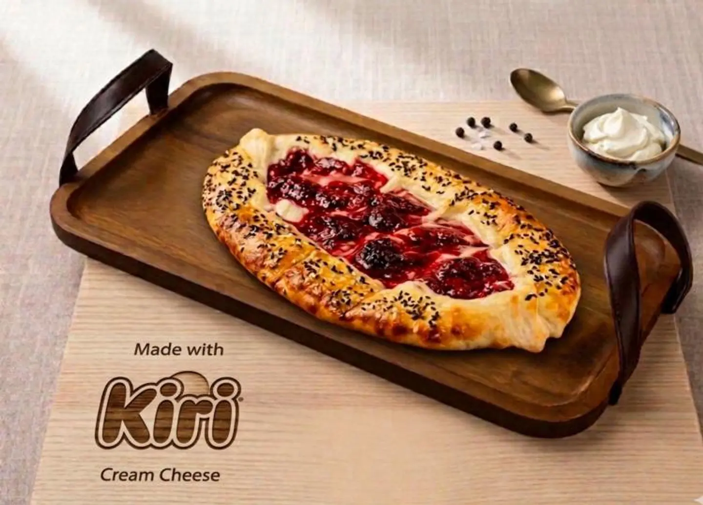 كيري مع مربى التوت