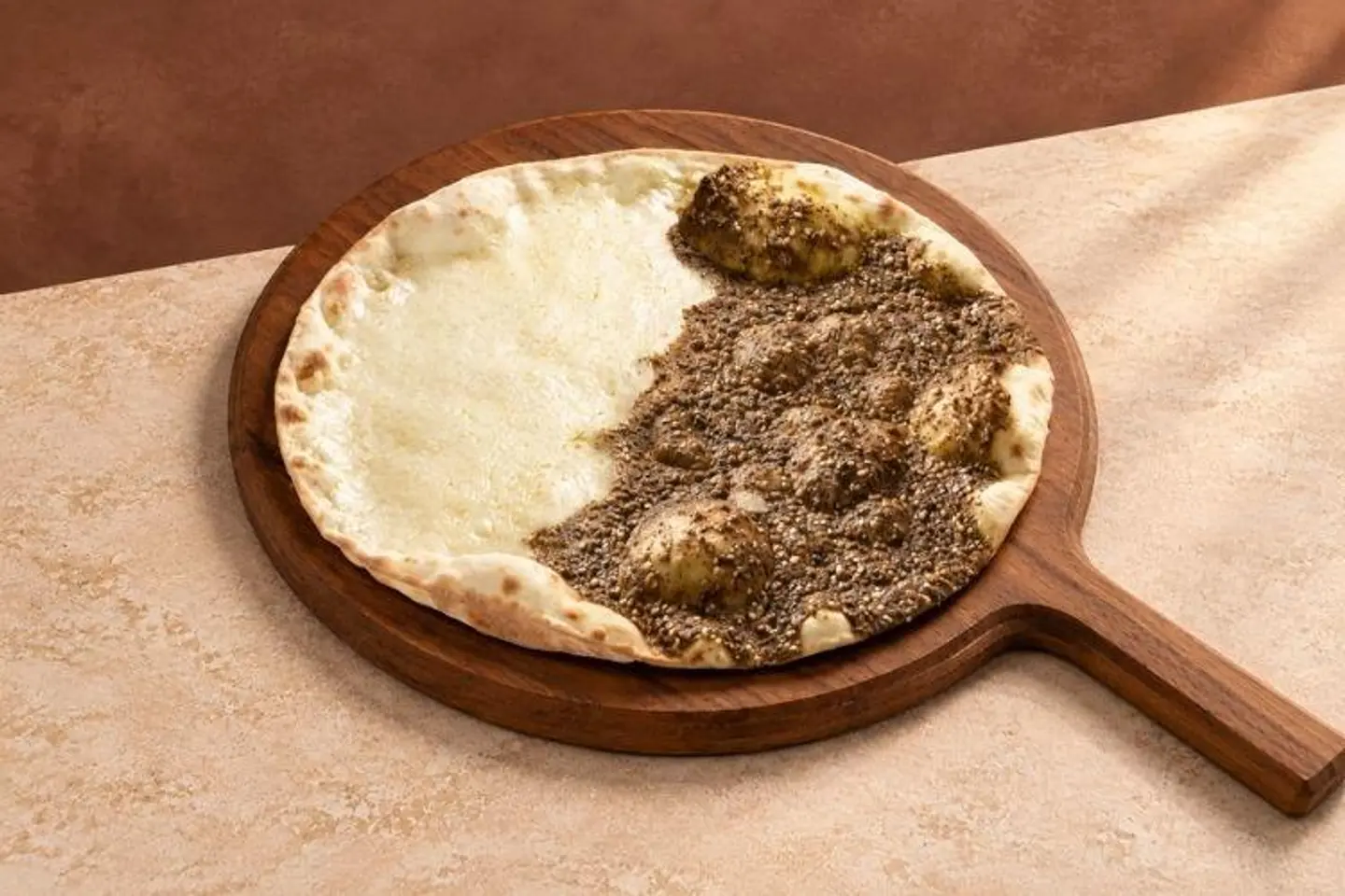 منقوشة زعتر وجبنة