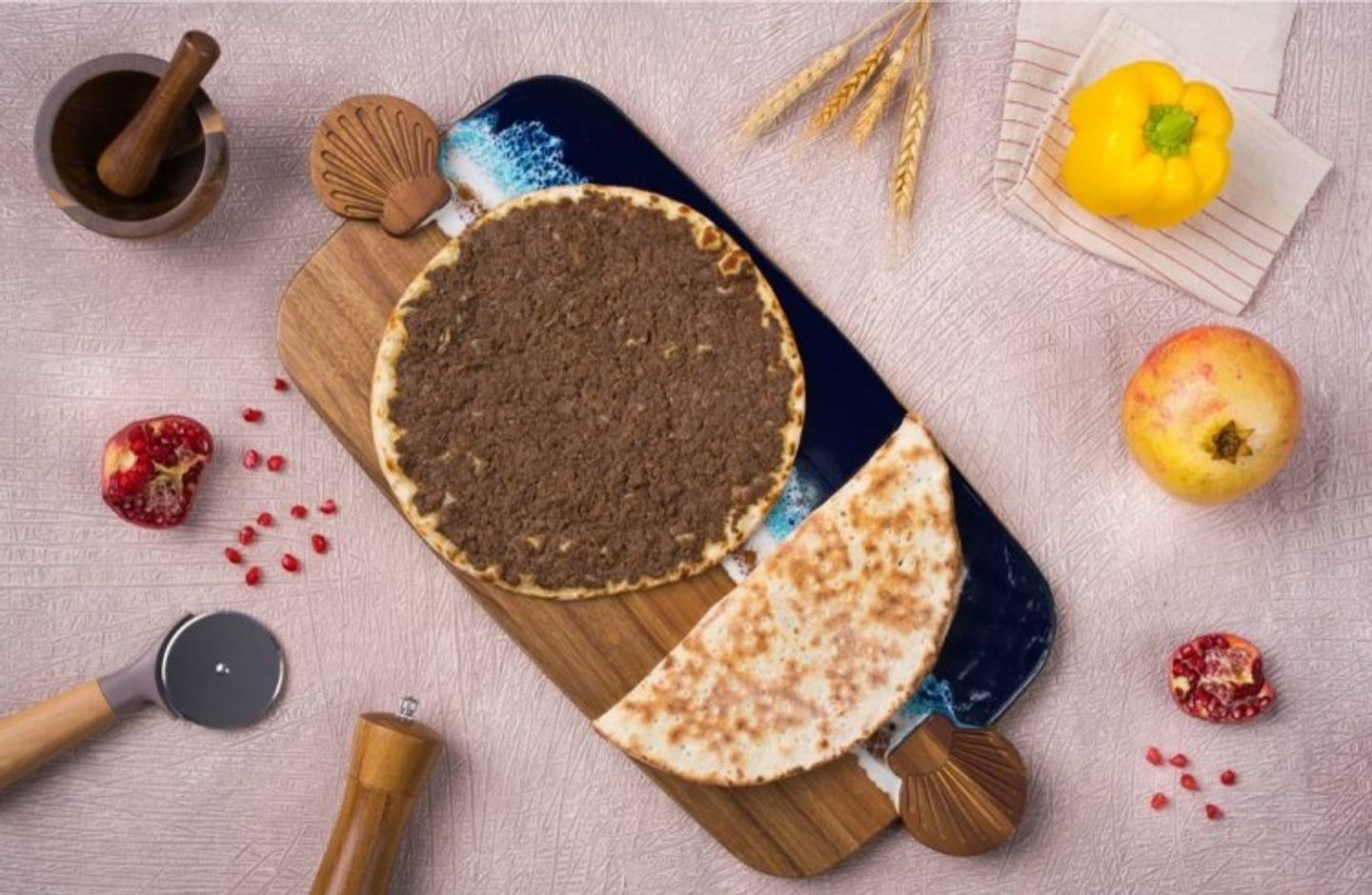 فطيرة لحم بدبس الرمان