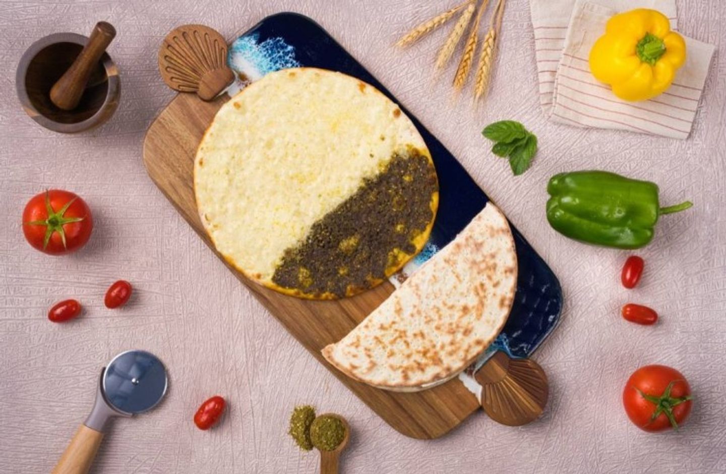 منقوشة زعتر وجبنة