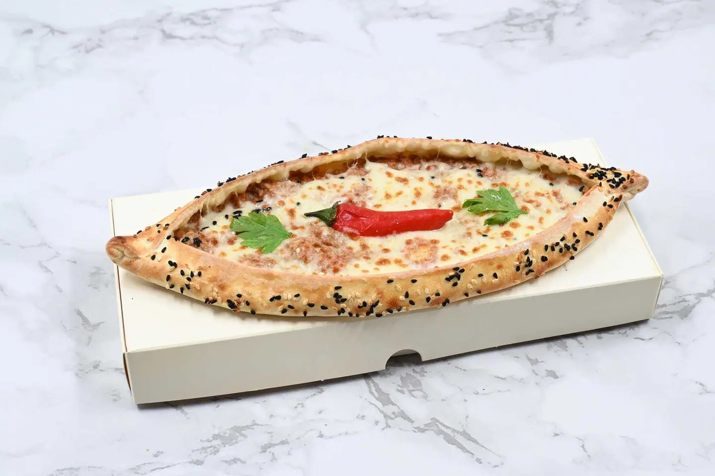 لحم بعجين حار