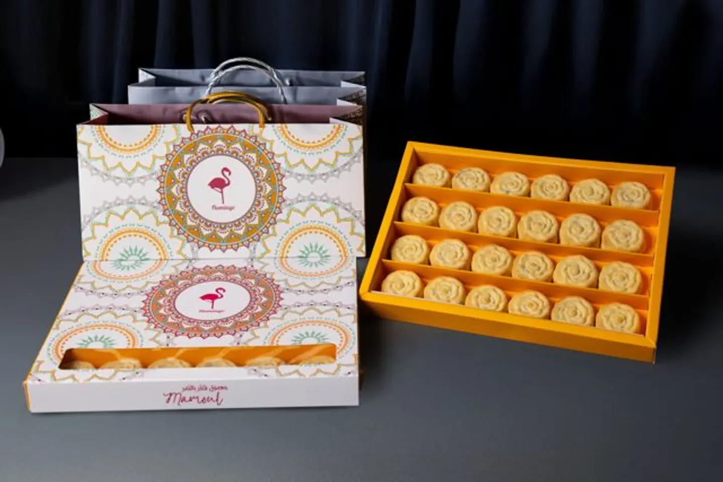 Flamingo Vanilla Pistachio And Cocoa Petit Fours With Chocolate 520 G