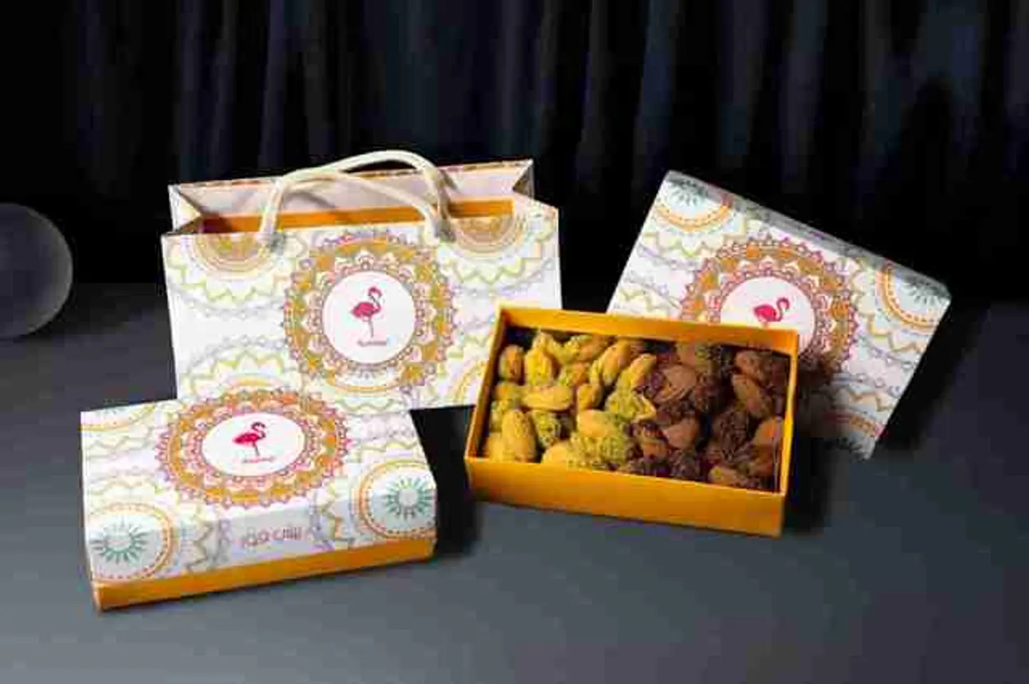 Flamingo Vanilla Pistachio And Cocoa Petit Fours With Chocolate 520 G