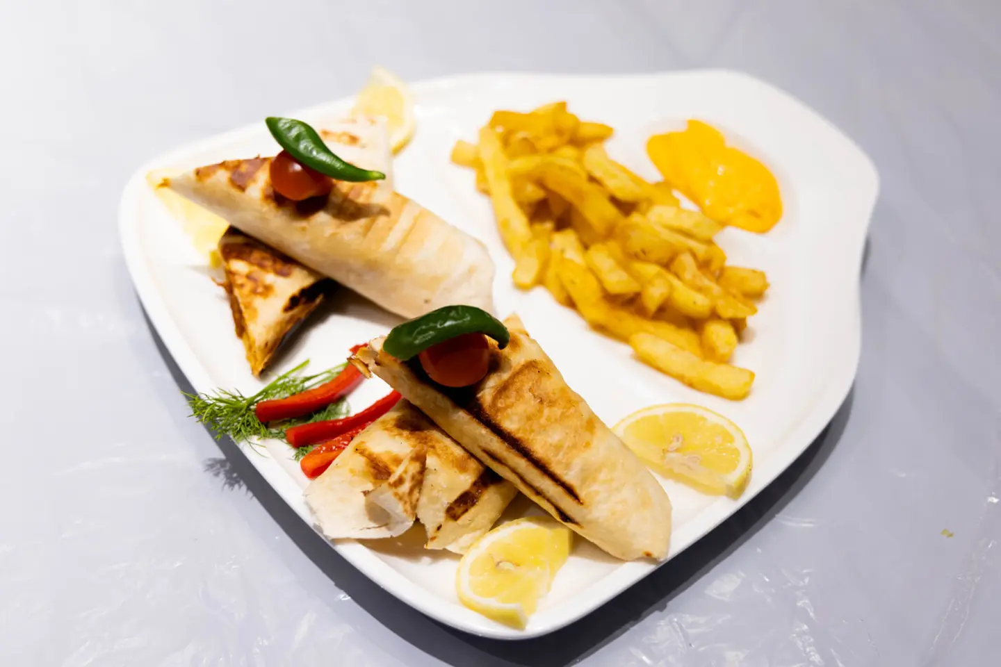 ساندويش فاهيتا سي فود