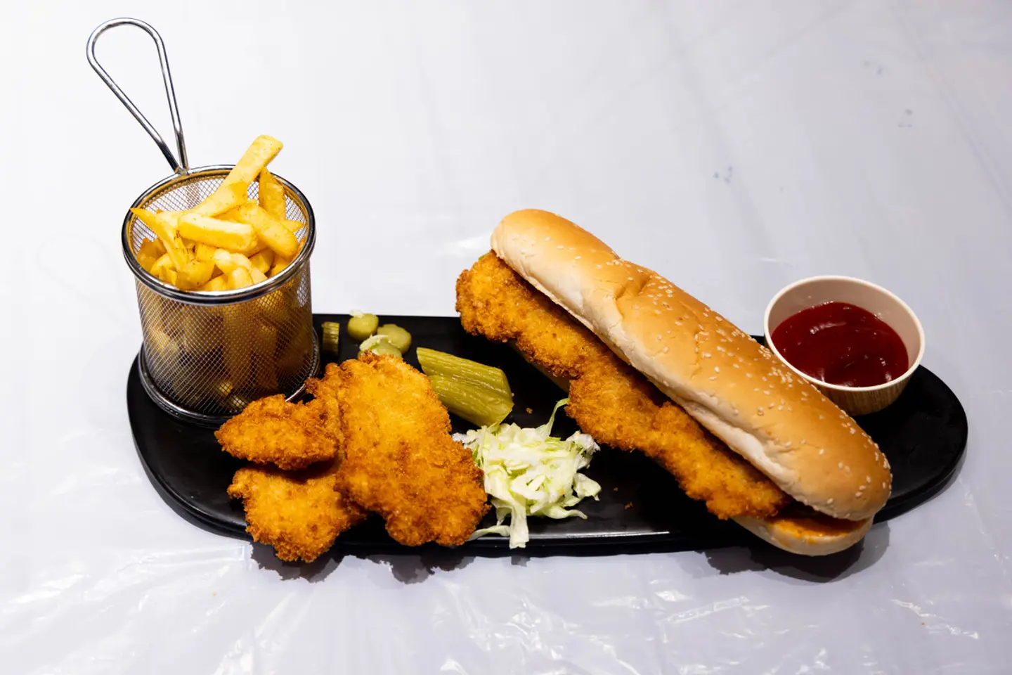 ساندويش فيليه سمك كرسبي