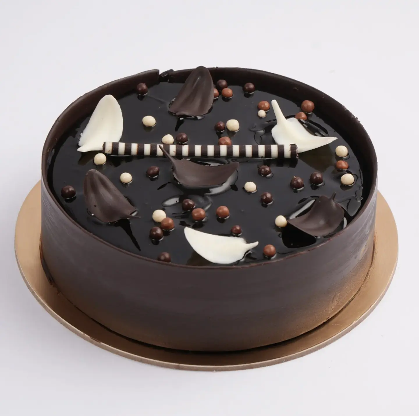 Heavenly White Dark Fudge Cake
