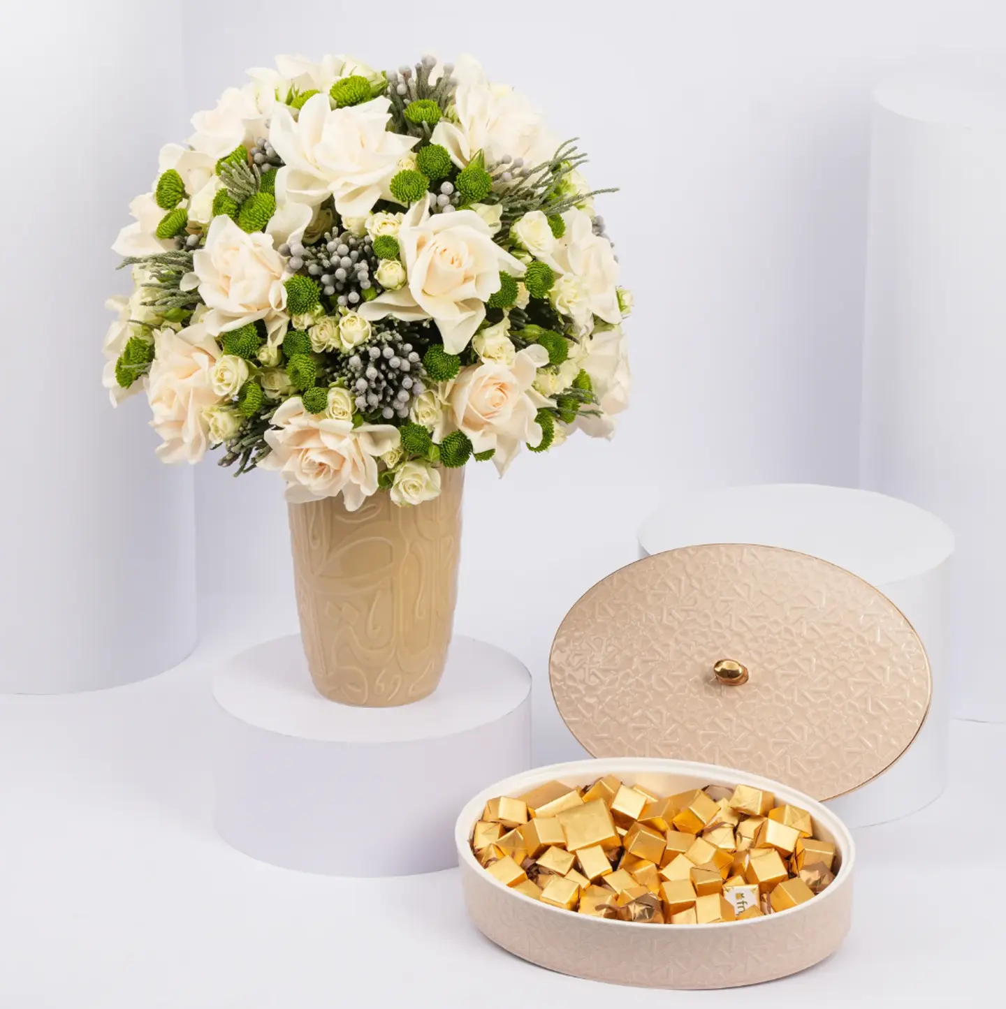 Otantik Home White Rose Vase N Chocolate Bowl
