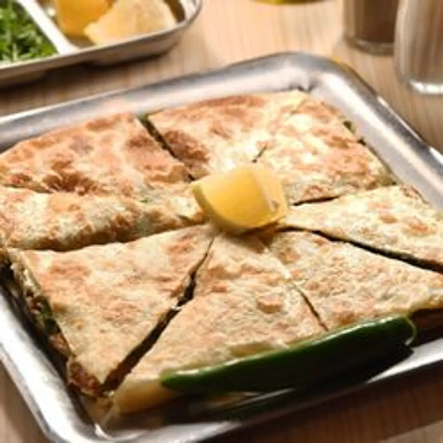 مطبق جبن شيدر بالخضار