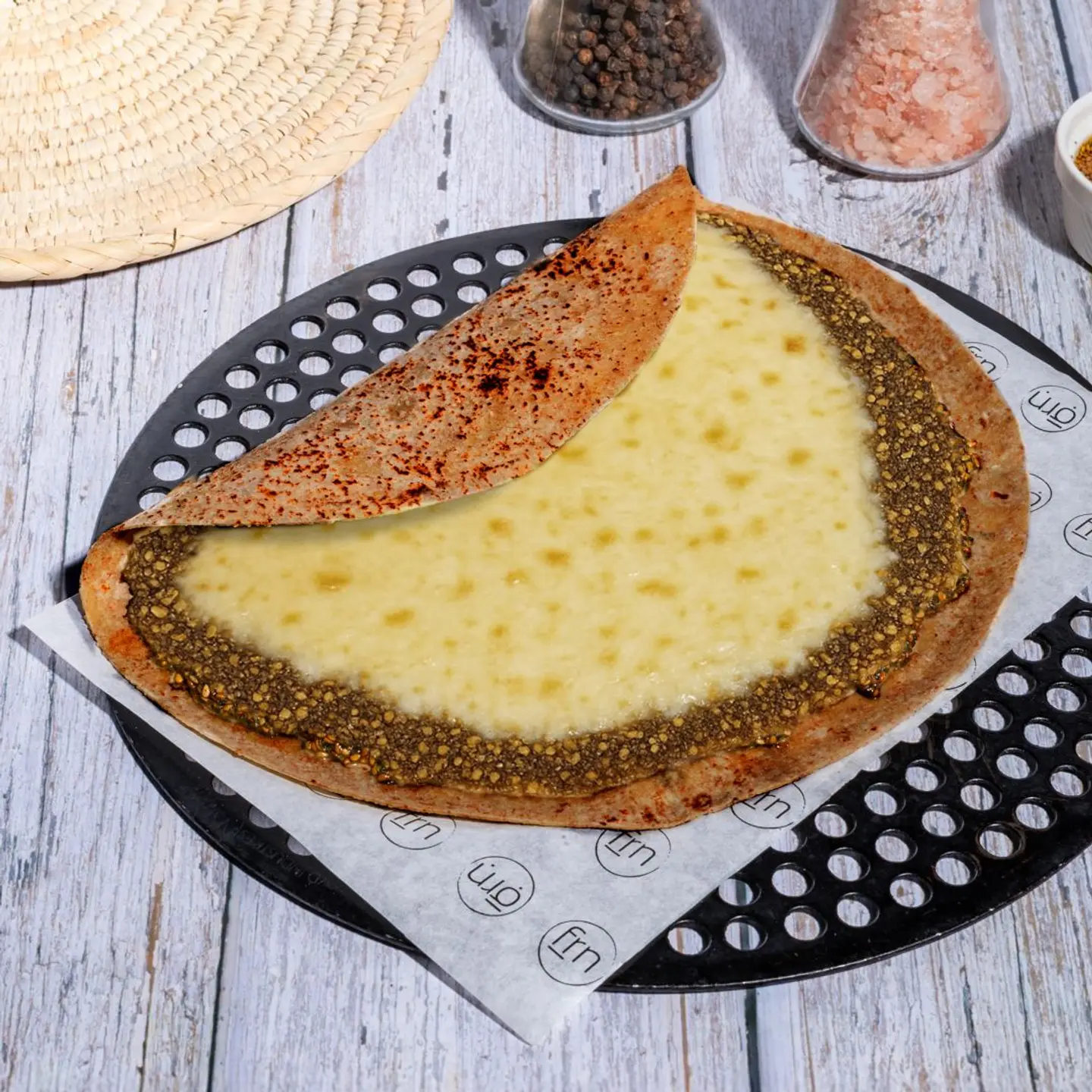 صاج زعتر مع جبنة