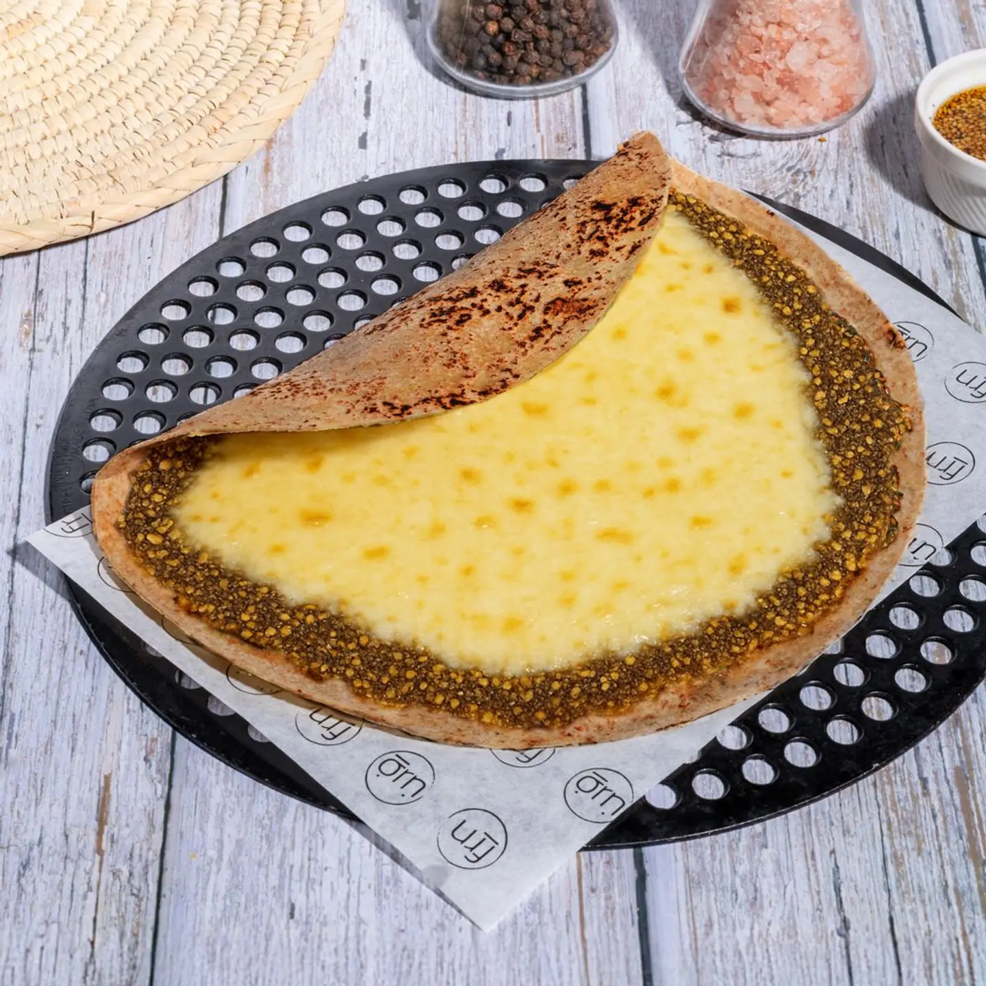 صاج زعتر مع جبنة