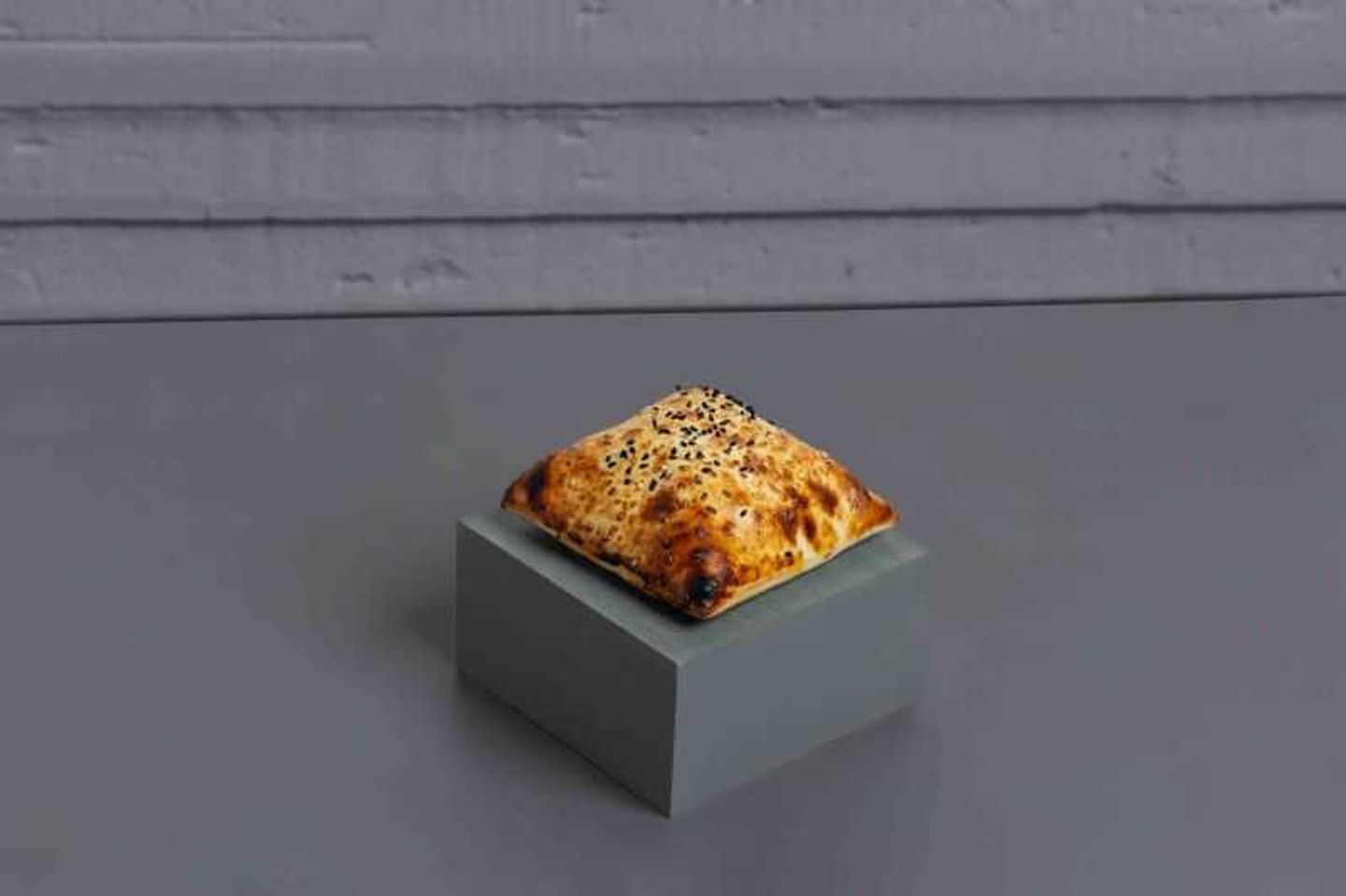 مربع جبنة وحلاوة طحينية