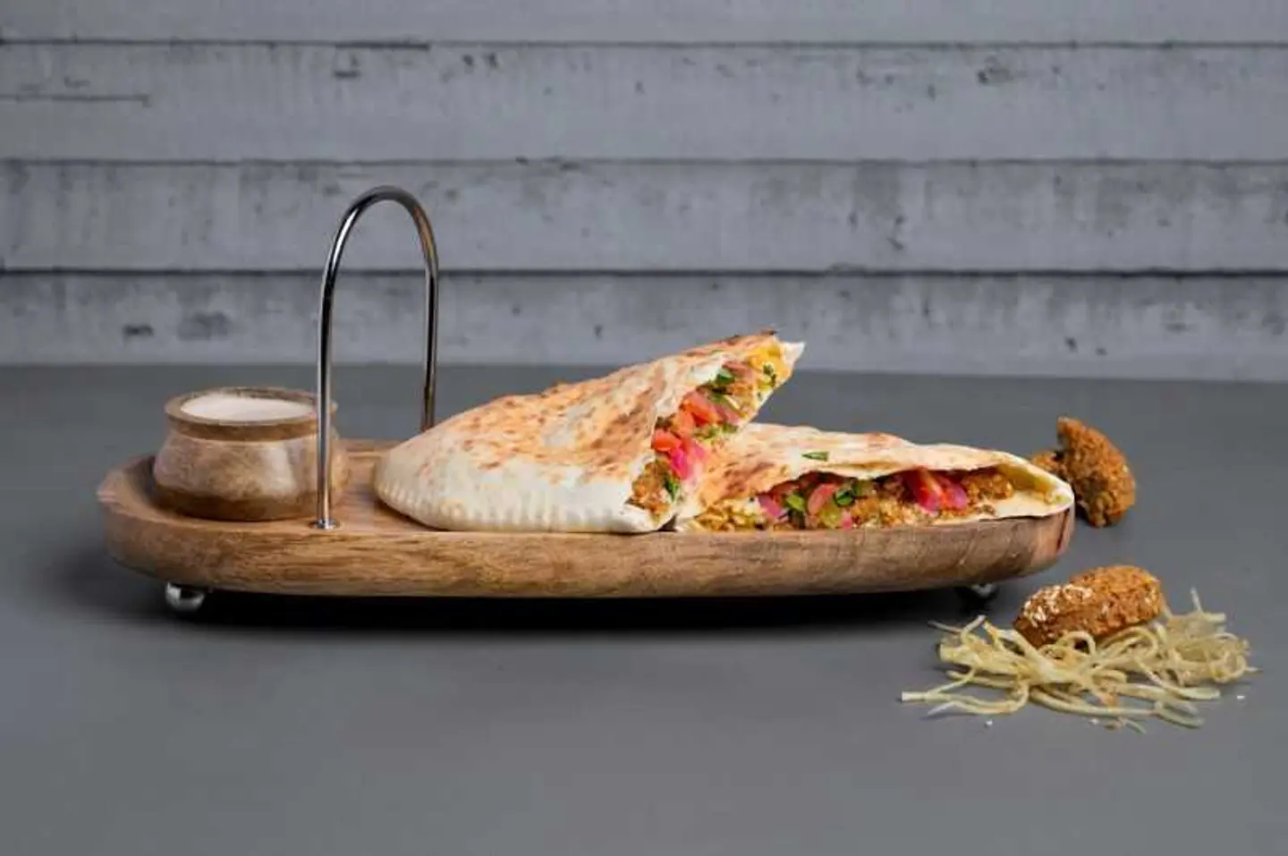 Anaqish With Labnah And Honey