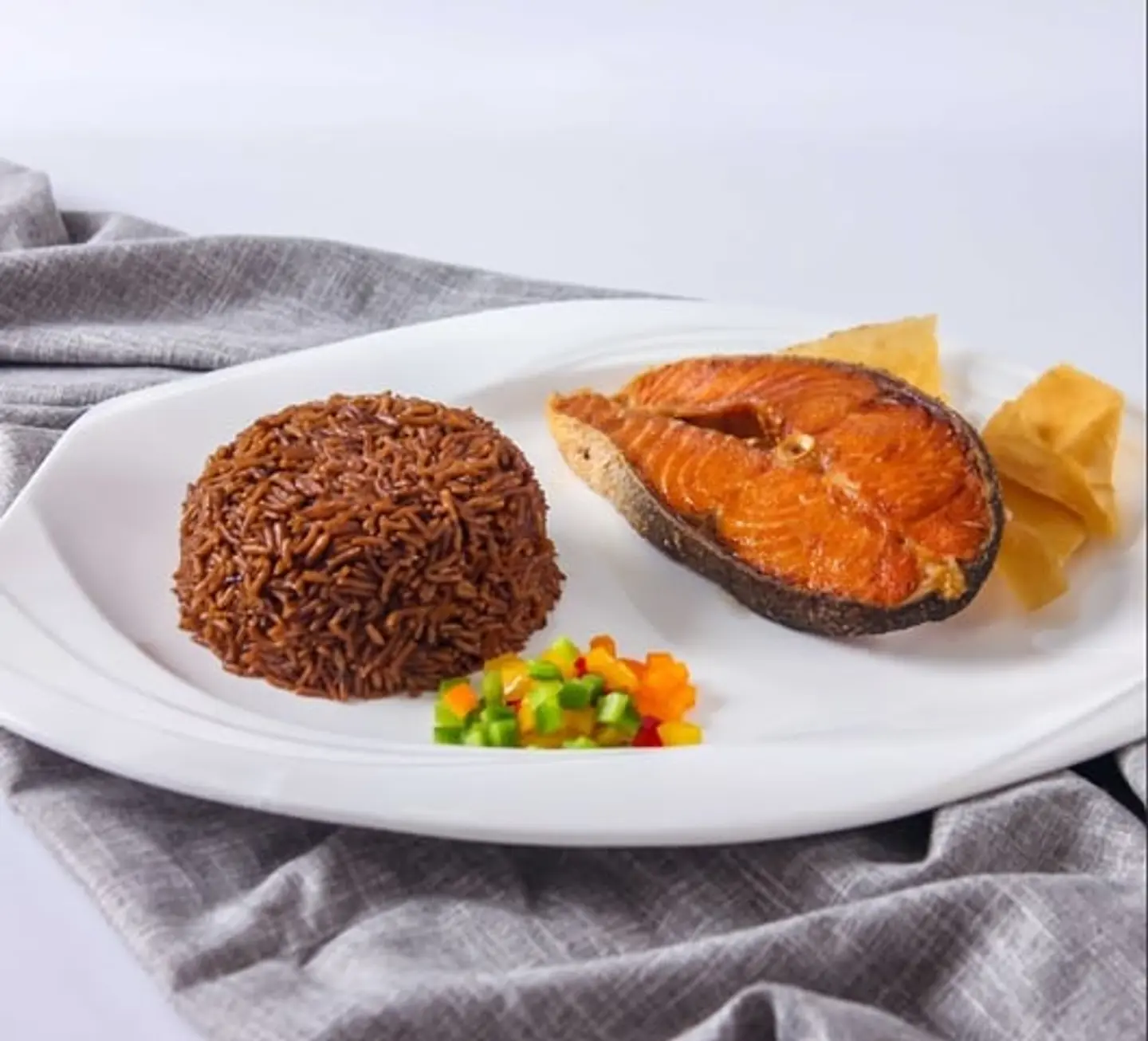 وجبة سلمون مقلي