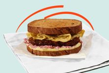 ساندويتش دجاج وبيض
