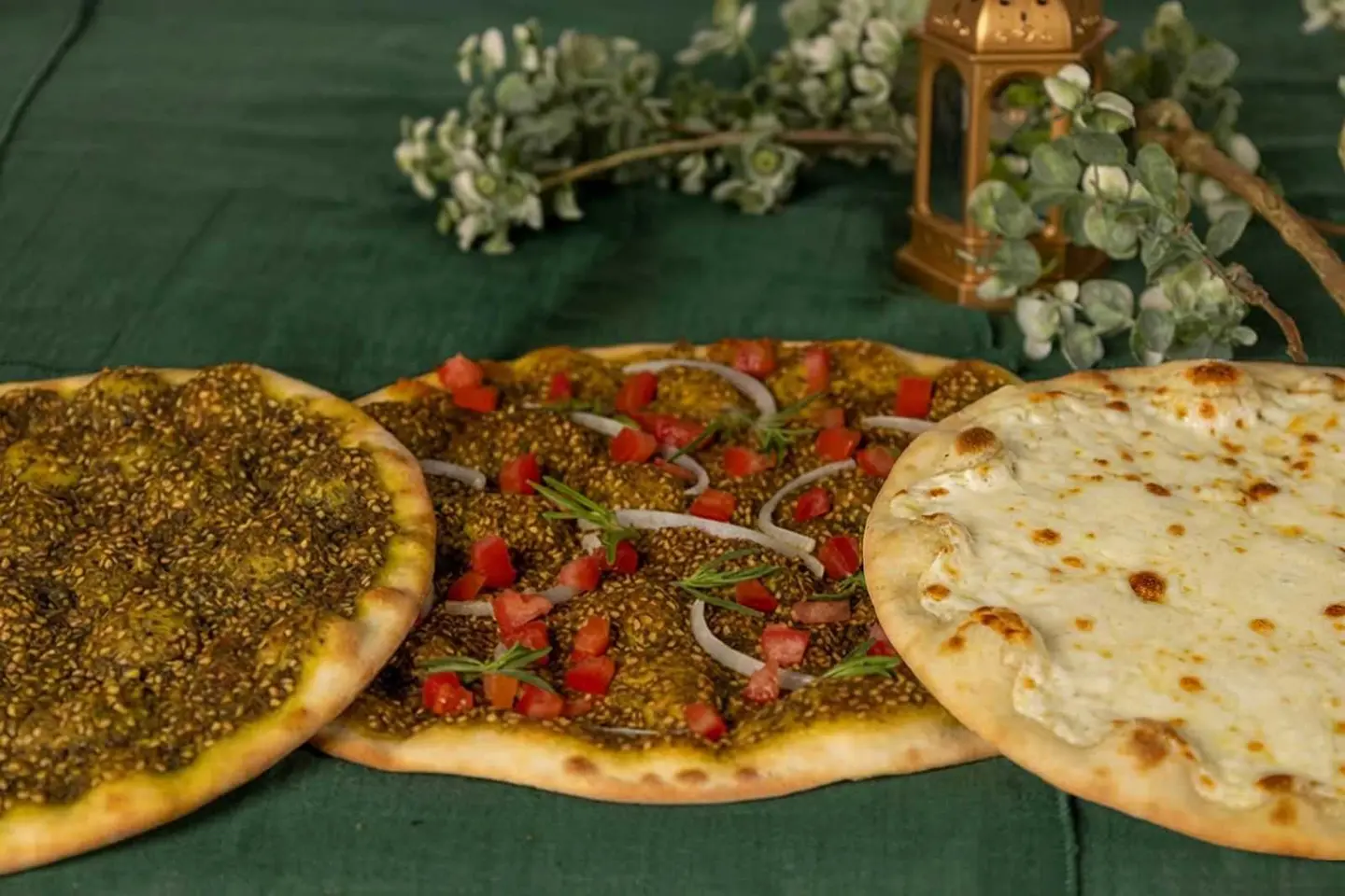 بوكس مناقيش لـ ٣ أشخاص