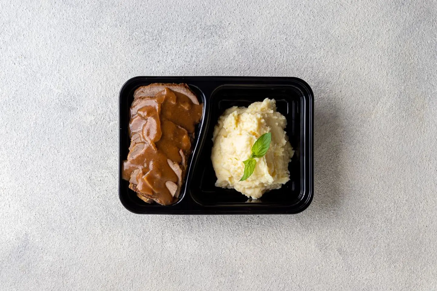 وجبة لحم ستيك مع مشروم