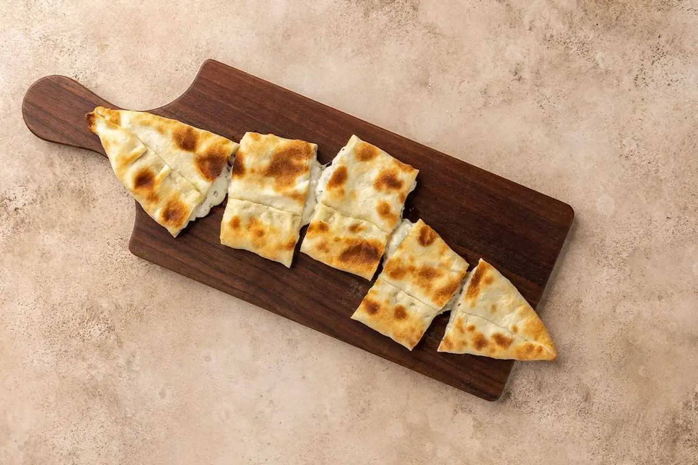 فطيرة الثوم والجبن