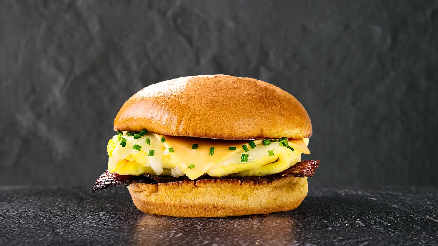 Cheesy Egg And Bacon Bun