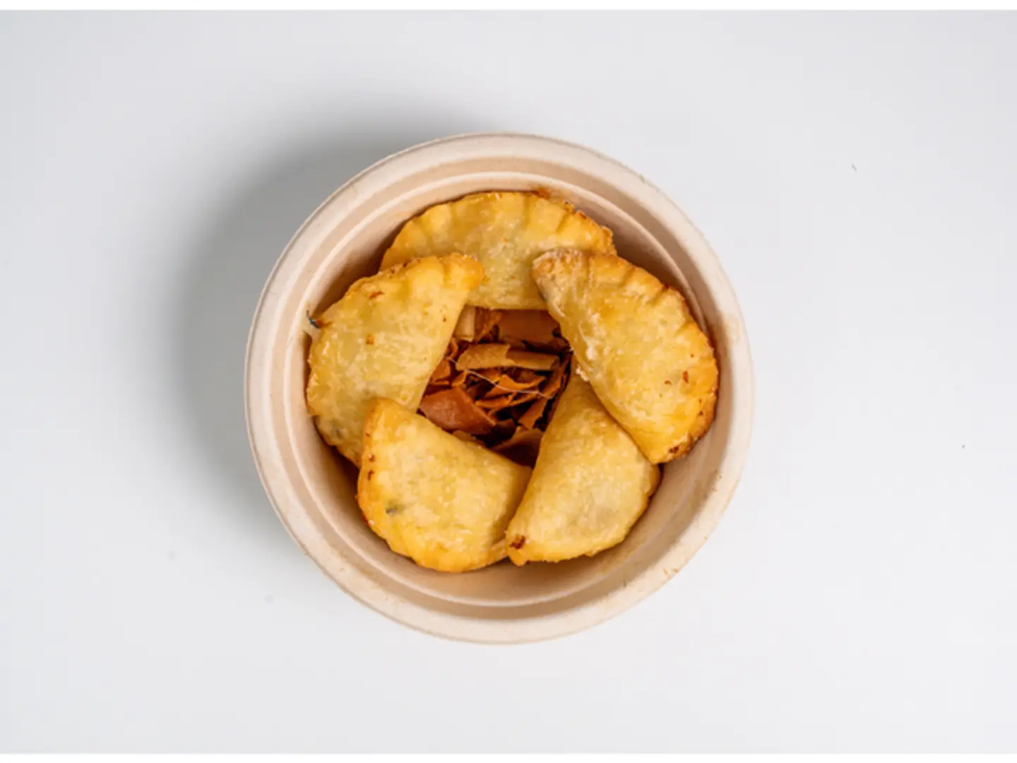 سمبوسة الاجبان والريحان ( خمس قطع)