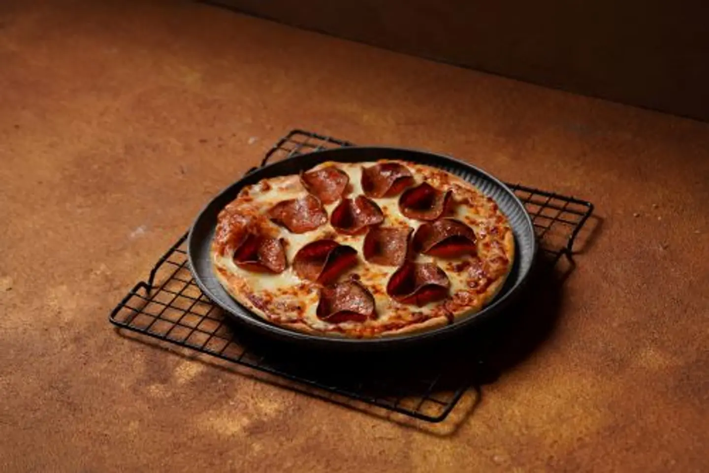 بيتزا بيبروني وسط