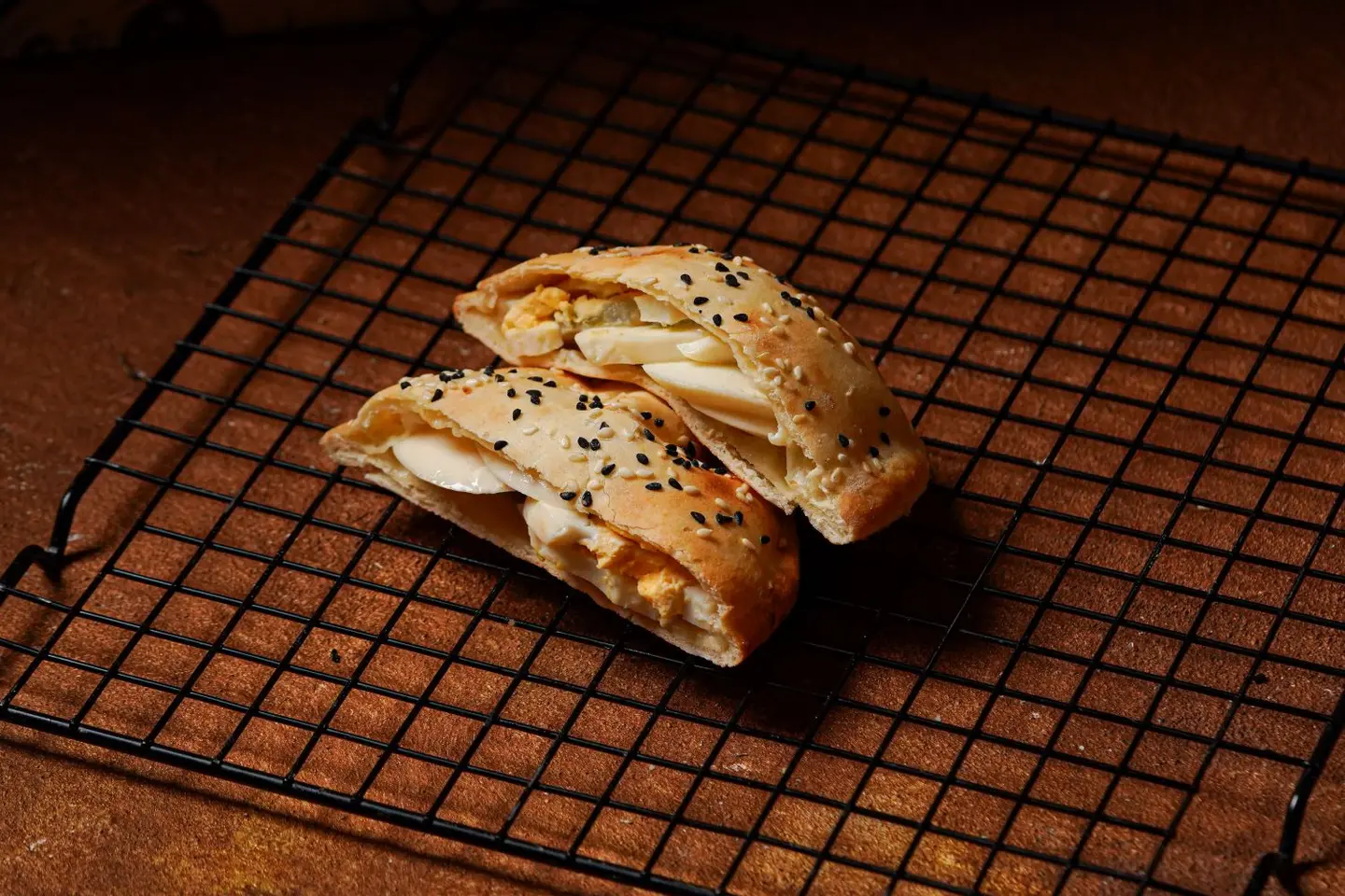 مدور بيض مسلوق بالجبن