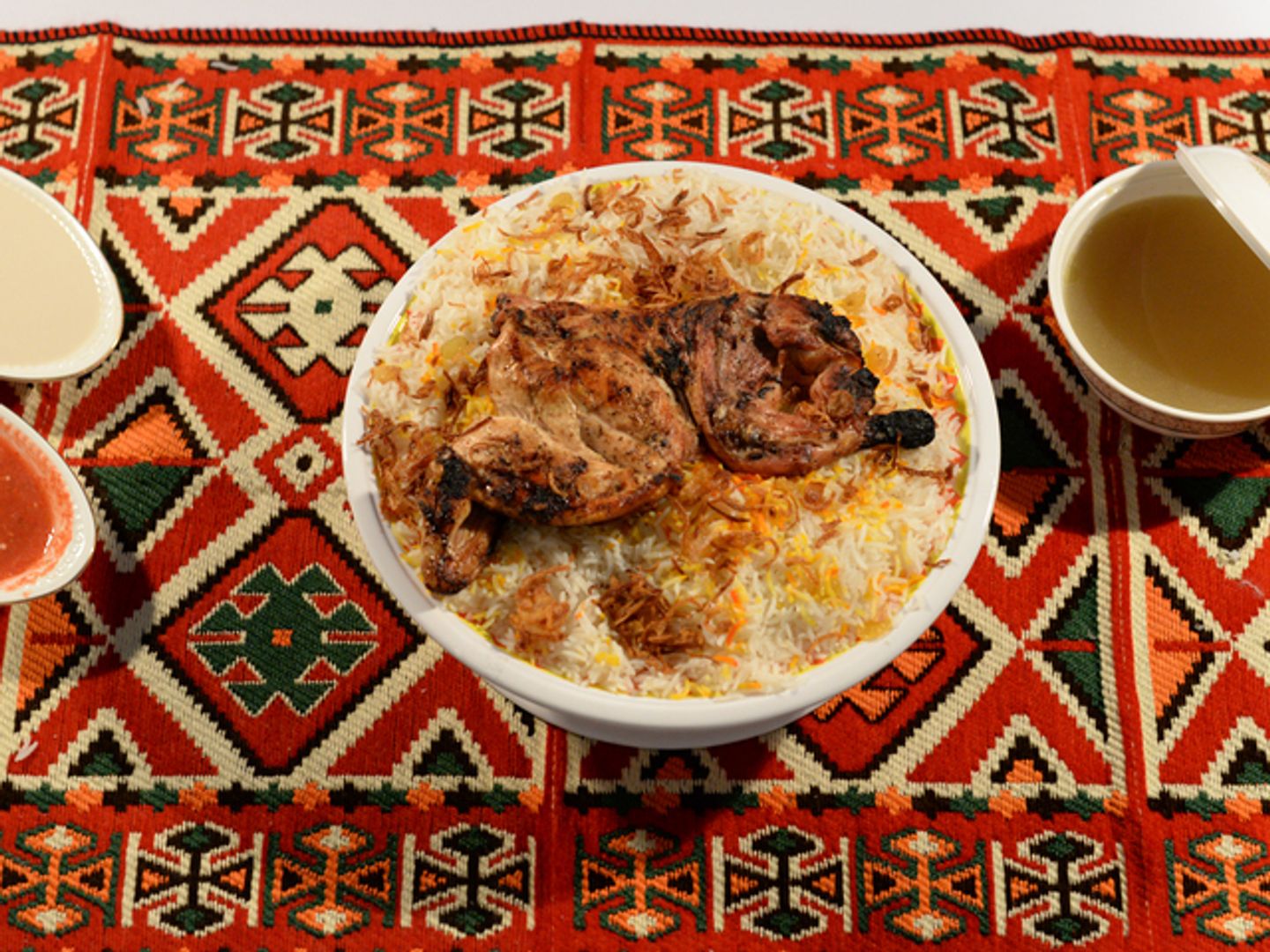 دجاج كاملة مظبي مع الرز