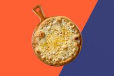 بيتزا الأجبان الأربعة كبيرة