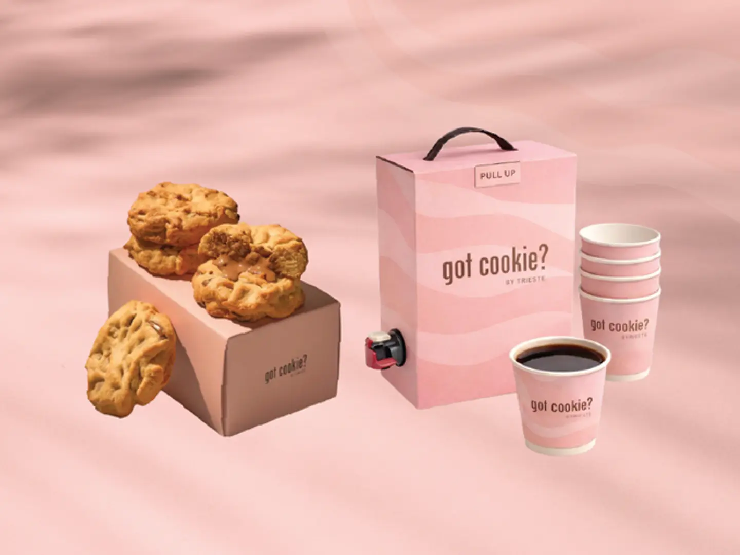 ٥ قطع كوكيز مع بوكس قهوة سوداء