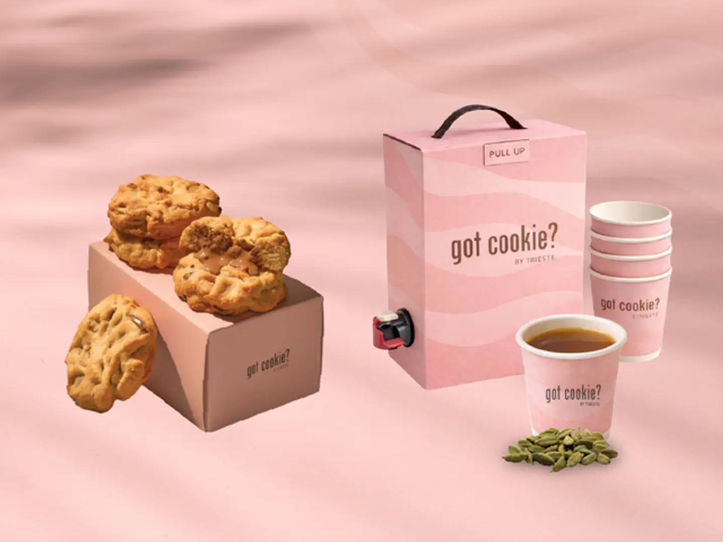 ٥ قطع كوكيز مع بوكس قهوة سعودية