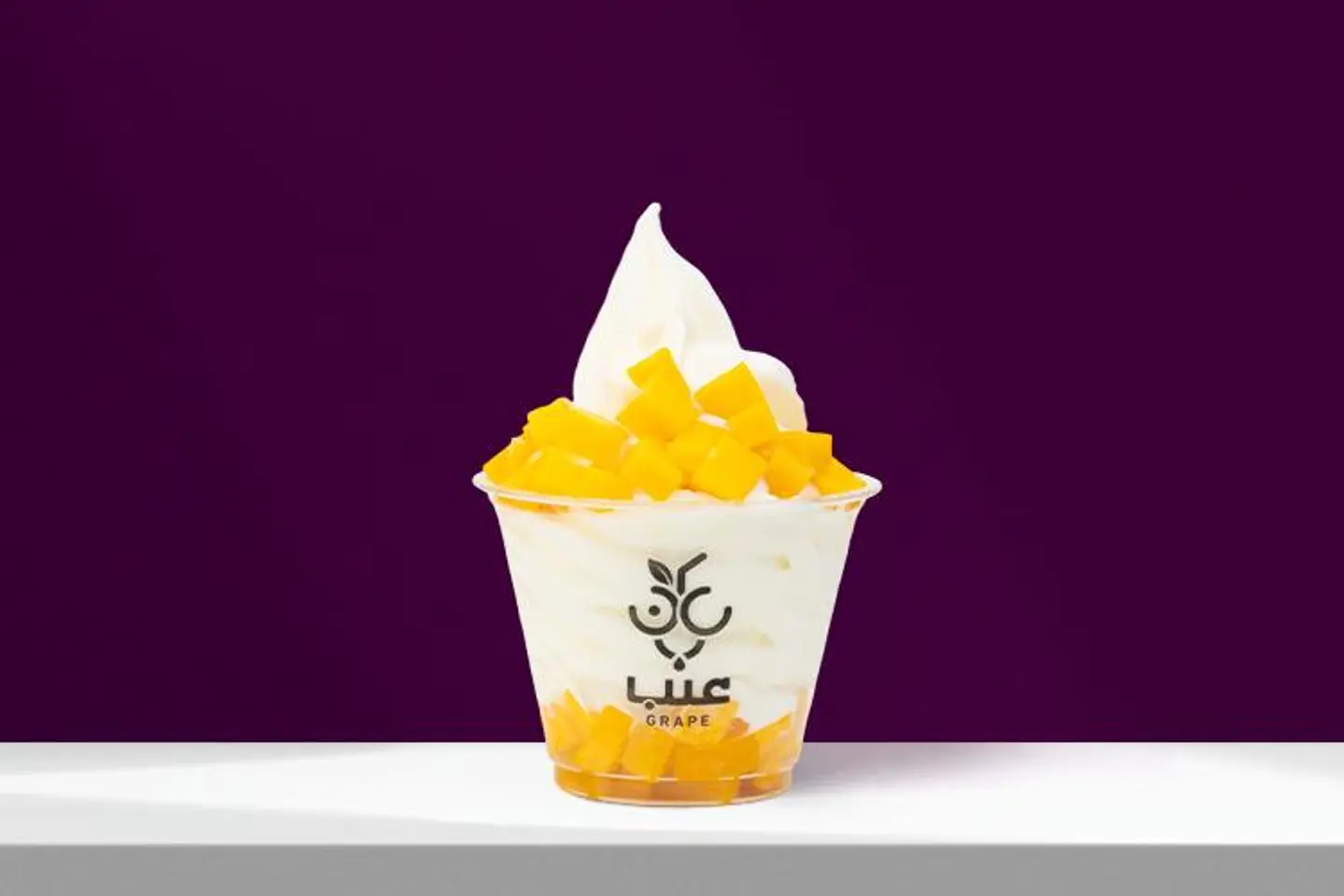 زبادي مثلج بقطع المانجو