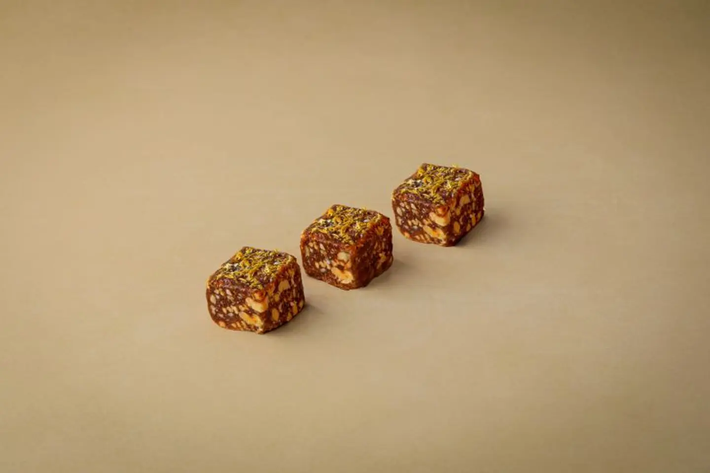 كرات طاقة بالليمون والزنجبيل