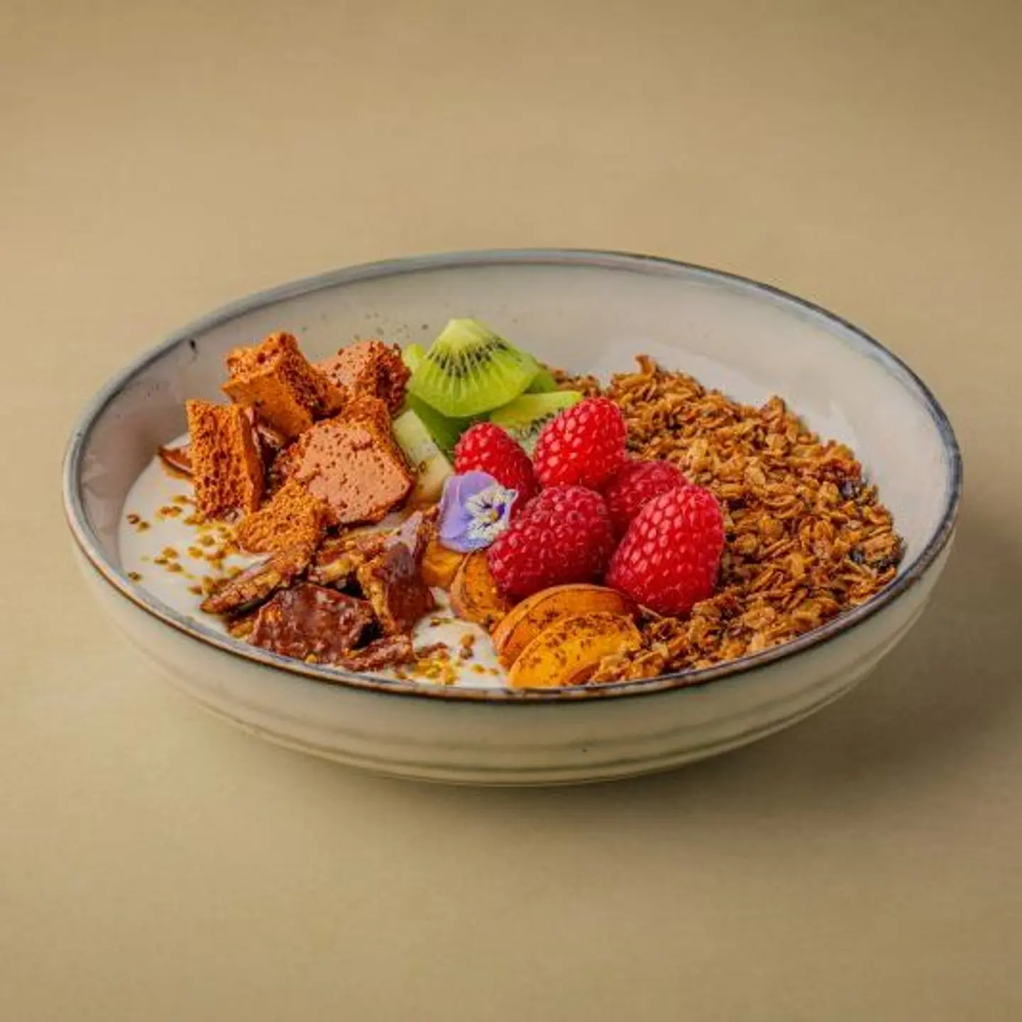 صحن الزبادي اليوناني