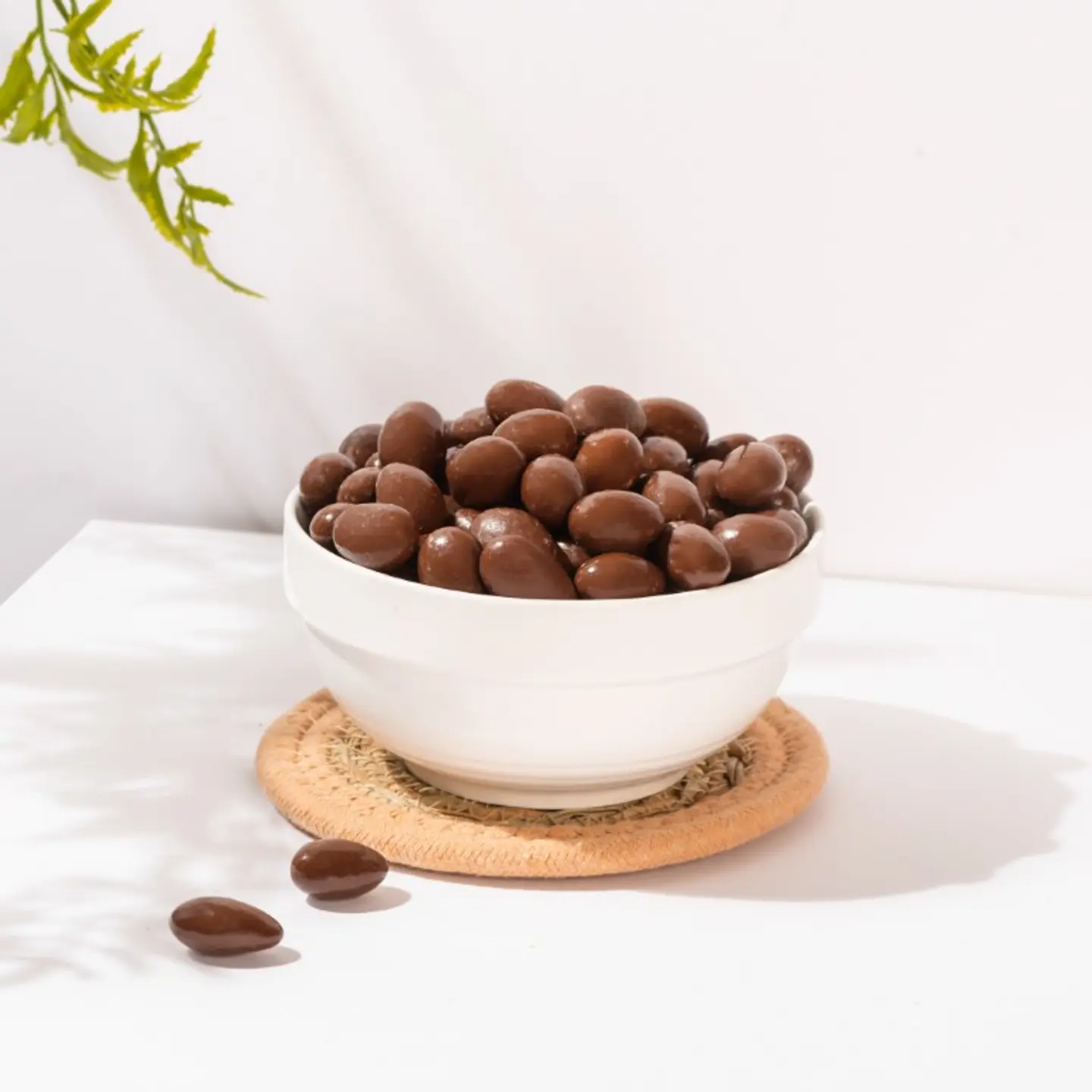 لوز شكولاتة بالحليب