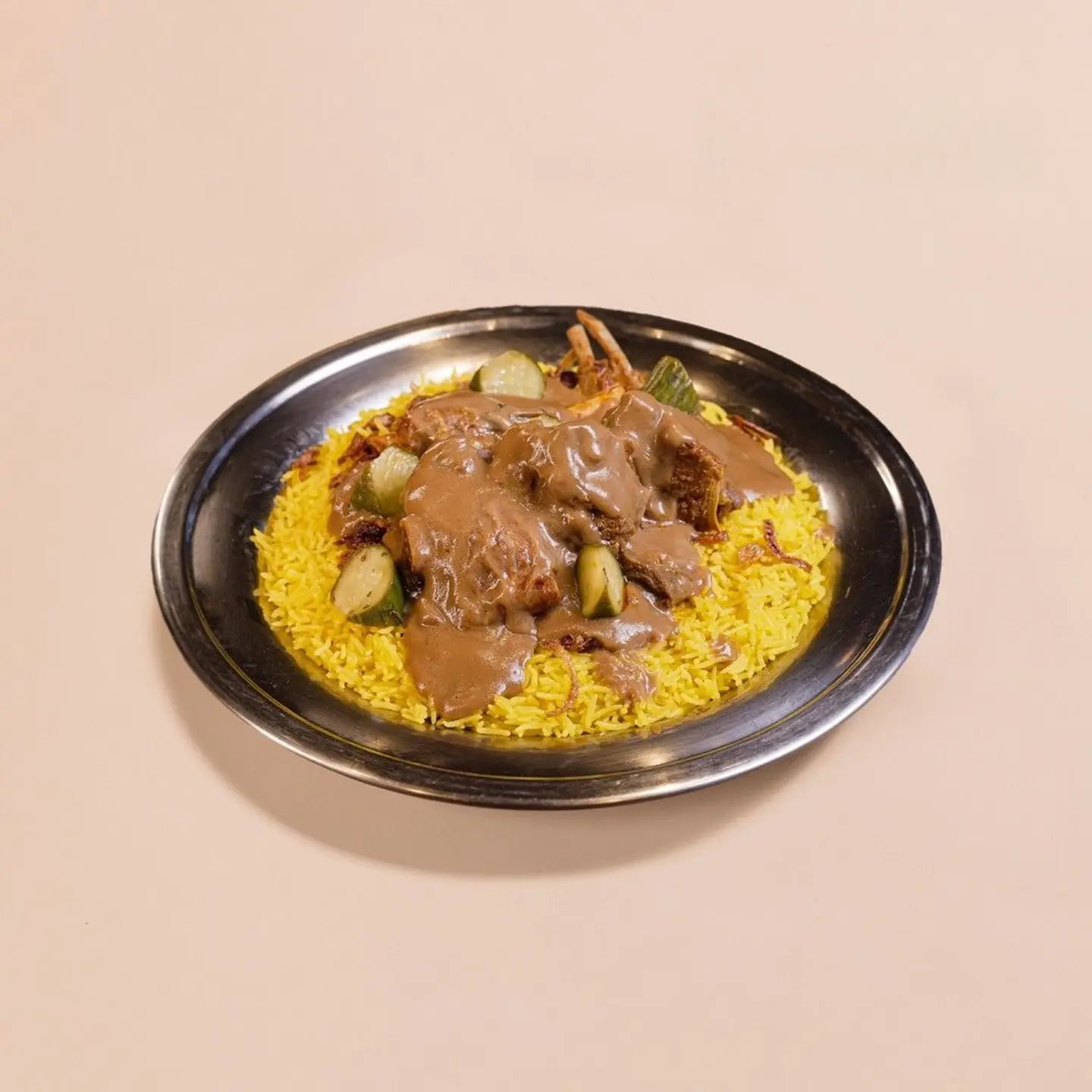 لحيمات حطبة مع الأرز الأصفر المدخن