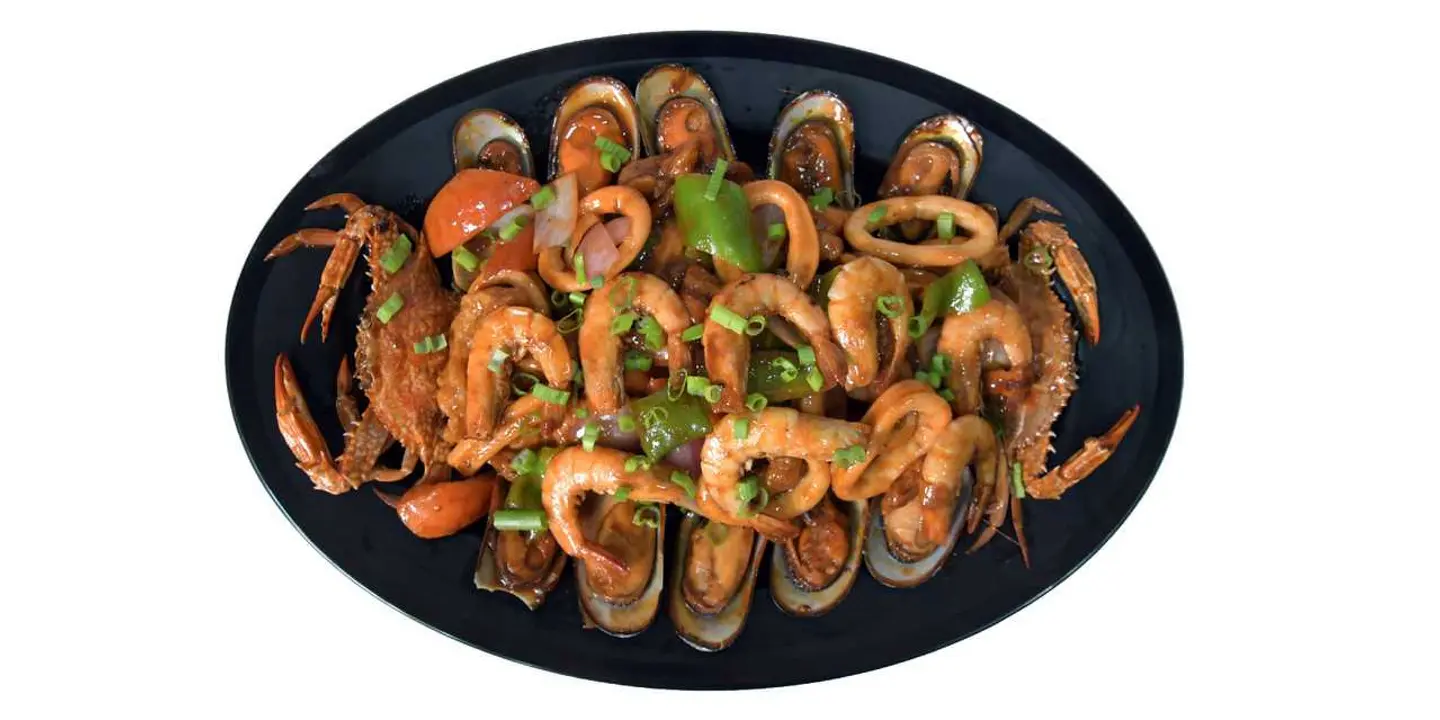L) Mixed Seafood Gambas