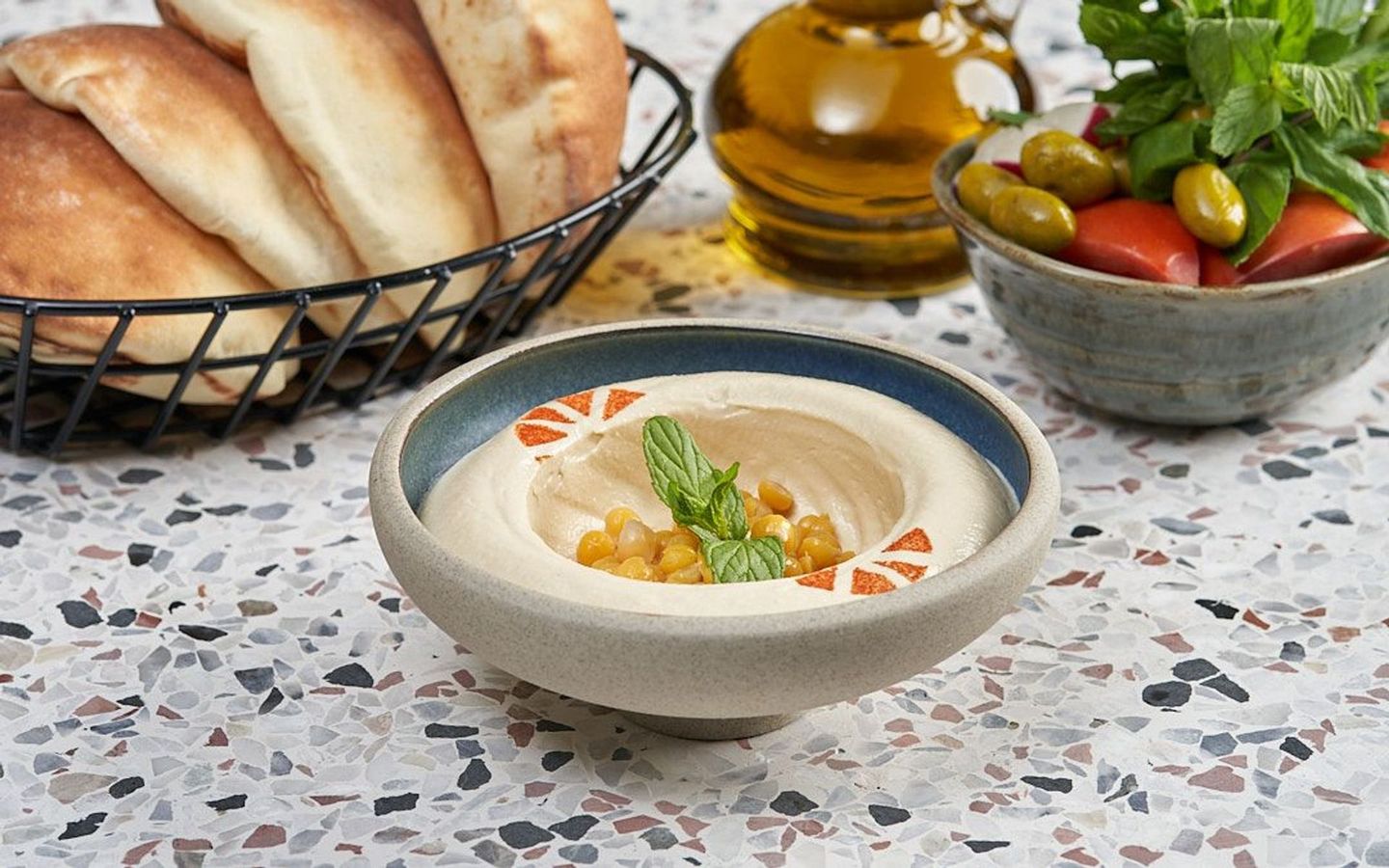 حمص بالطحينة