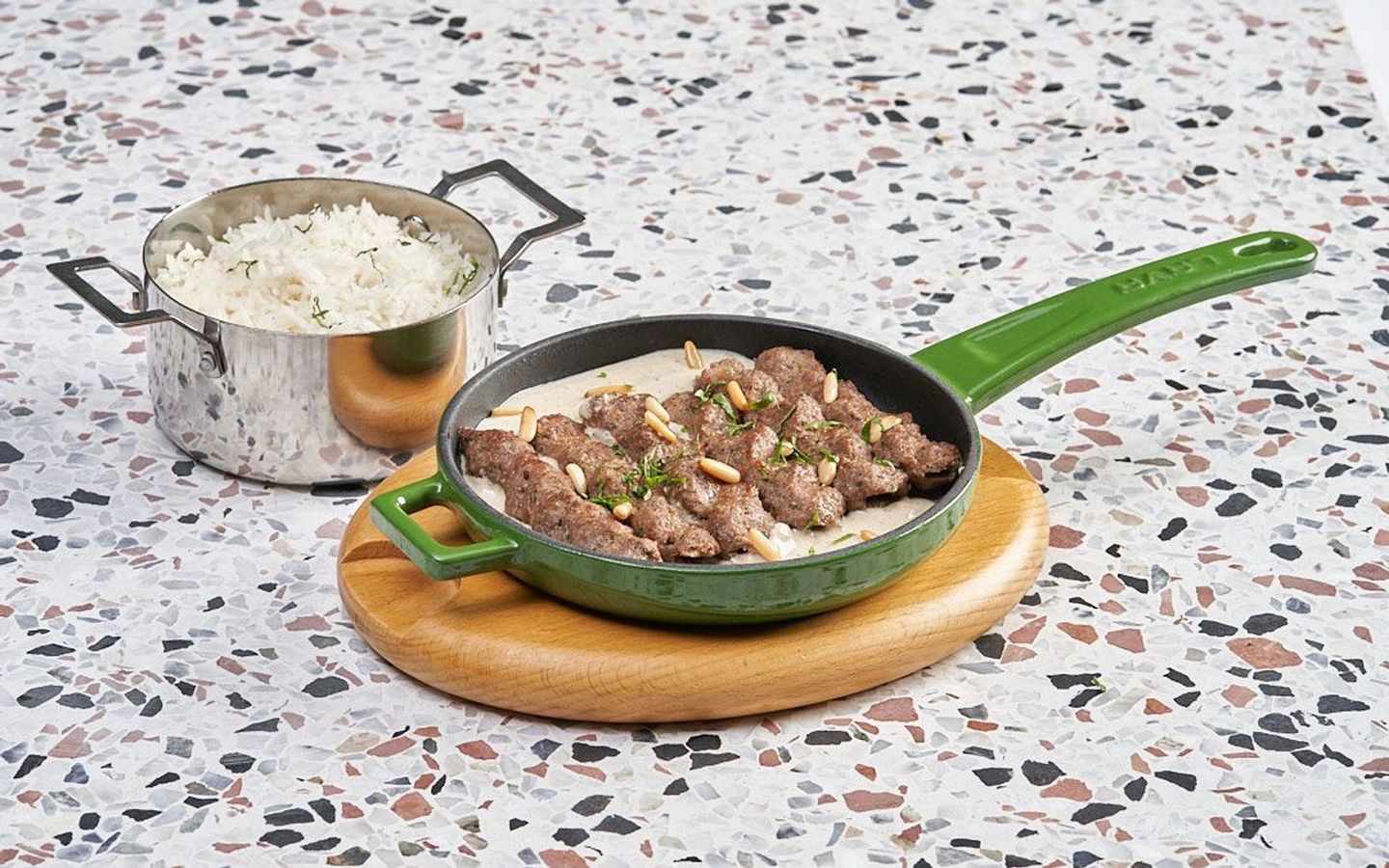 كباب بالطحينة مع الأرز