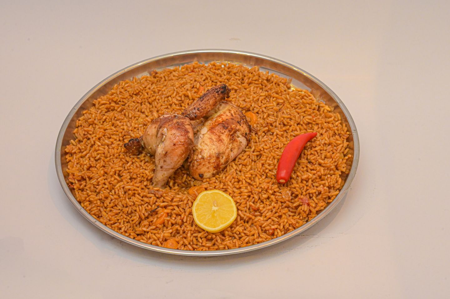 نصف دجاج شواية مع ارز احمر