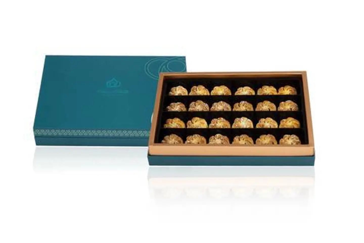 Luxurious Maamoul Box Mixed With Wheat And Dates